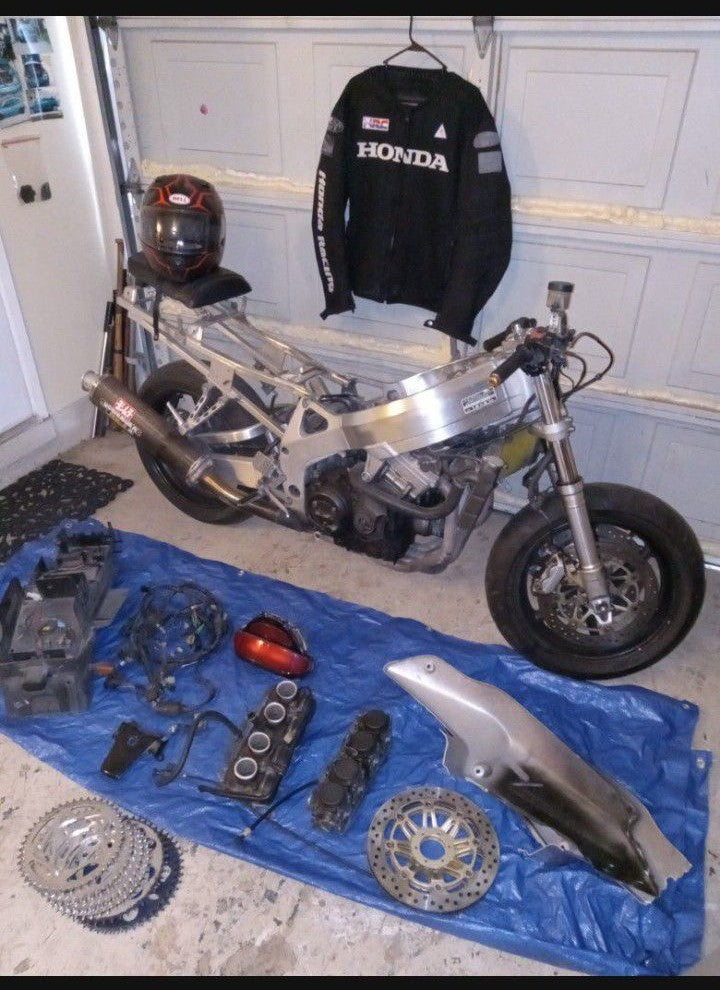 98 Honda CBR900RR 900RR CBR 900 RR Parts Bike / Mechanics Special Read Description