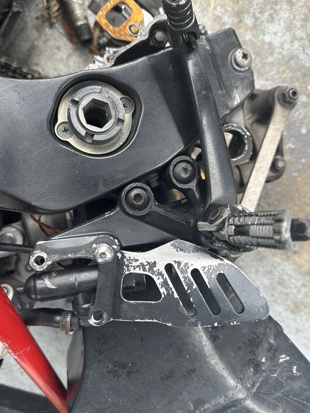 05 06 Suzuki GSXR 1000 GSXR1000 Main Frame Chassis Hurt Needs Welded EZ REG
