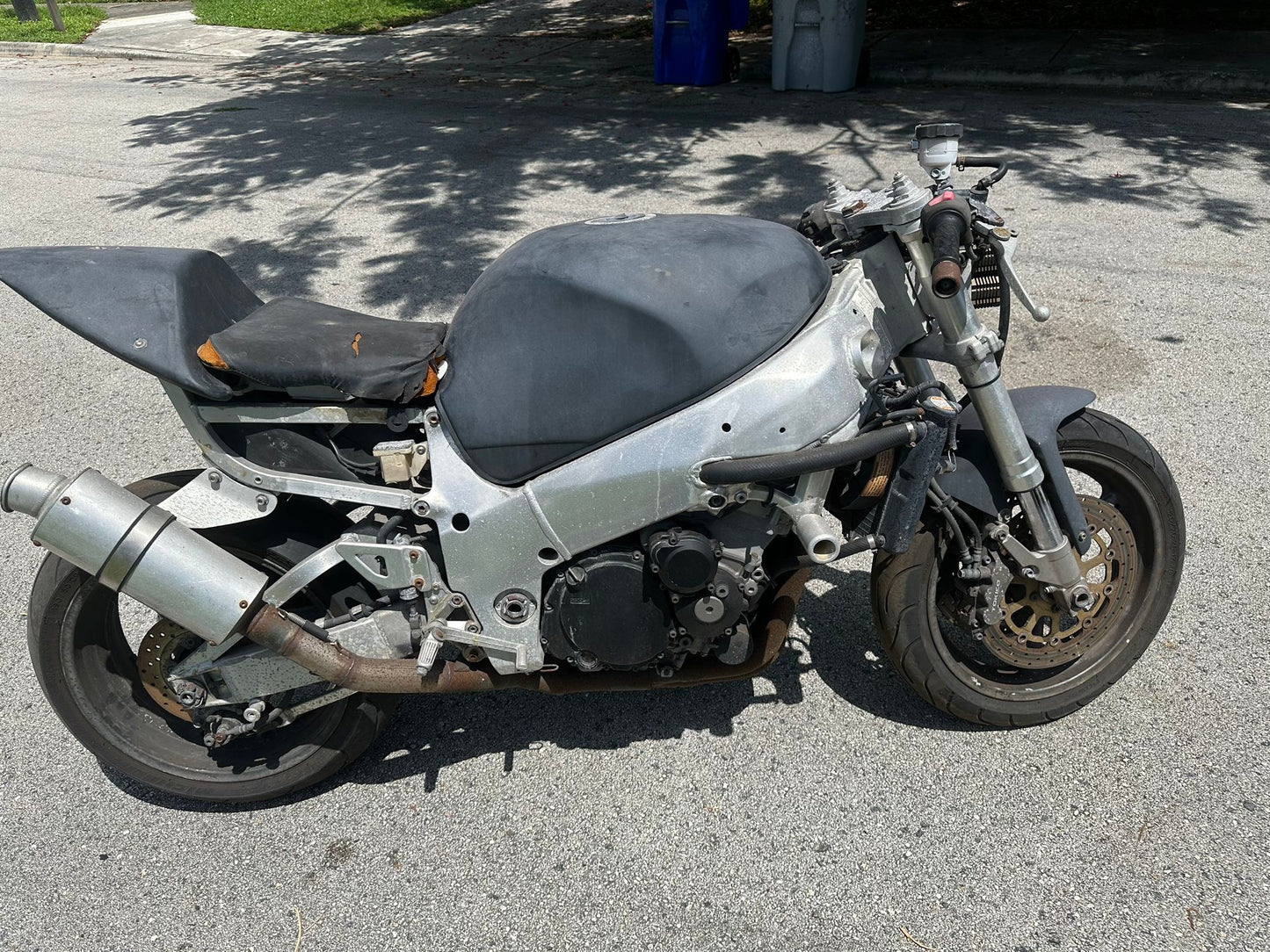 97 Suzuki GSXR 600 , Clean title, Mechanic Special , Possible Part Out