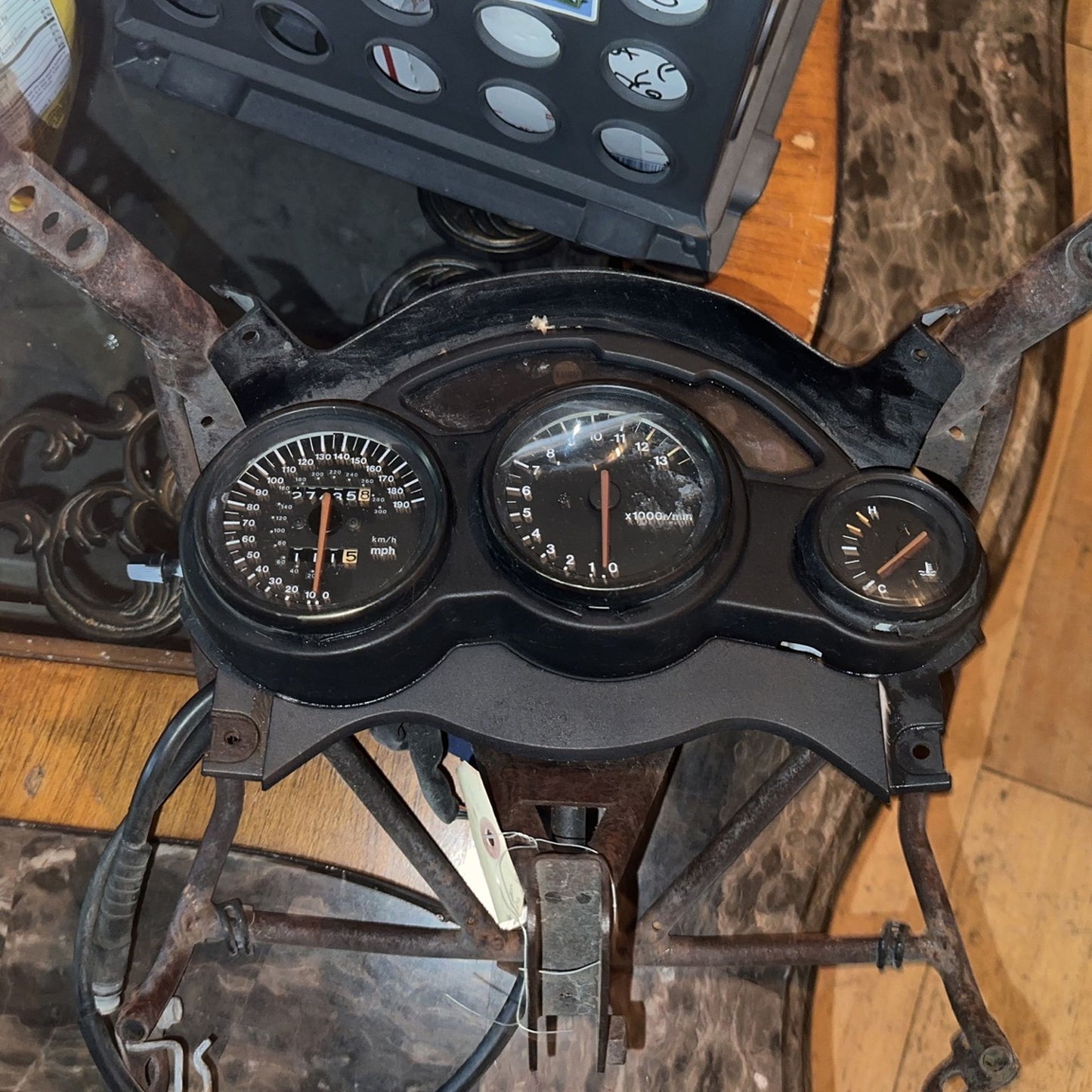 Suzuki RF900 RF 900 Gauges Speedometer & Upper Bracket Speedo Gauge Odometer