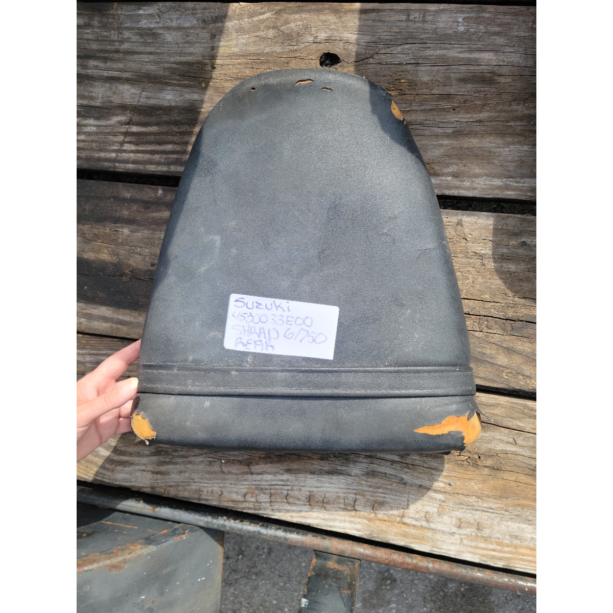 96 - 00 Suzuki GSXR 600 750 Rear Back Passenger Seat GSXR600 GSXR750 SRAD OEM Damaged