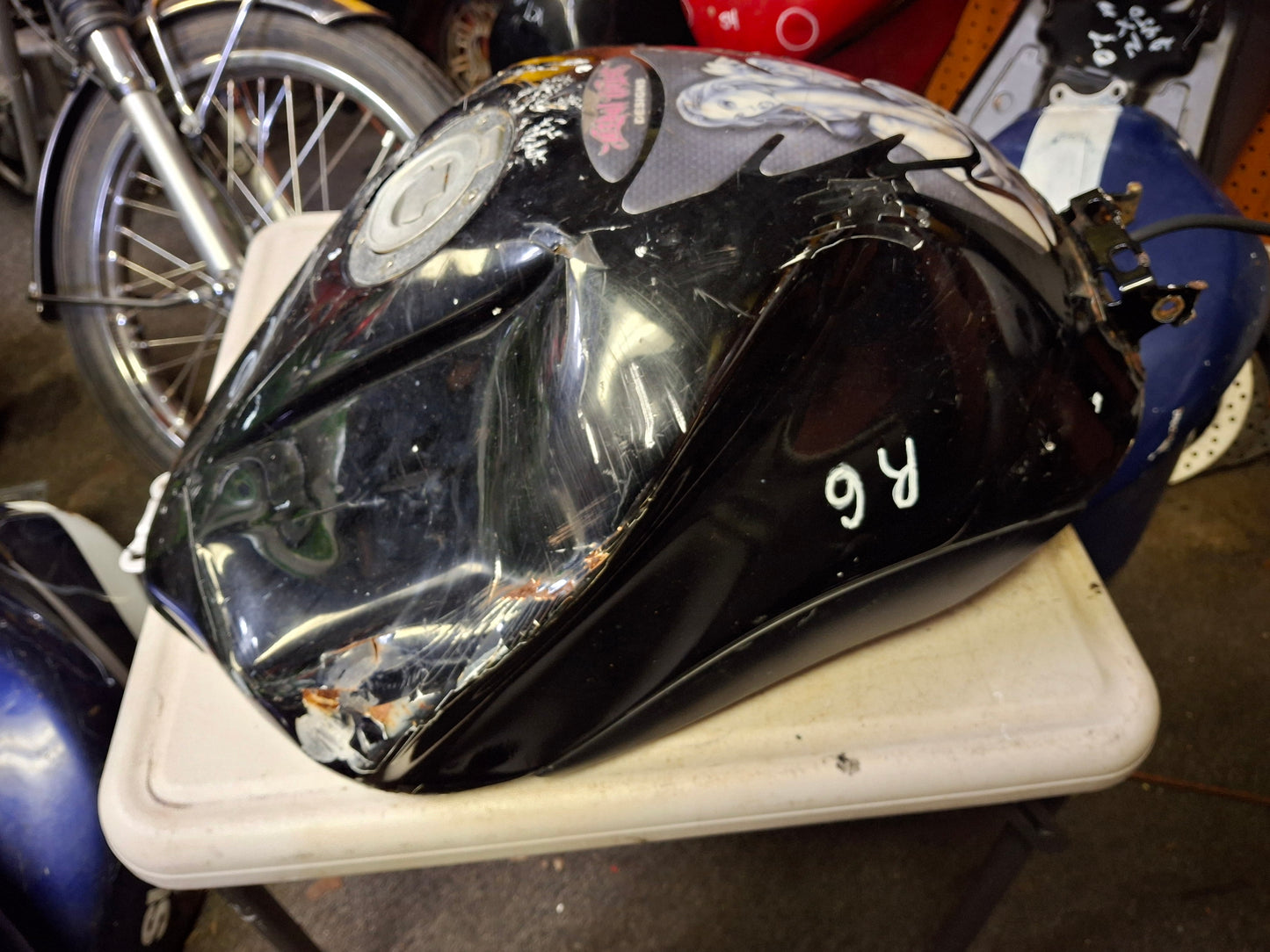 03 - 05 Yamaha R6 06-09 R6S Gas Fuel Petrol Tank - Damaged