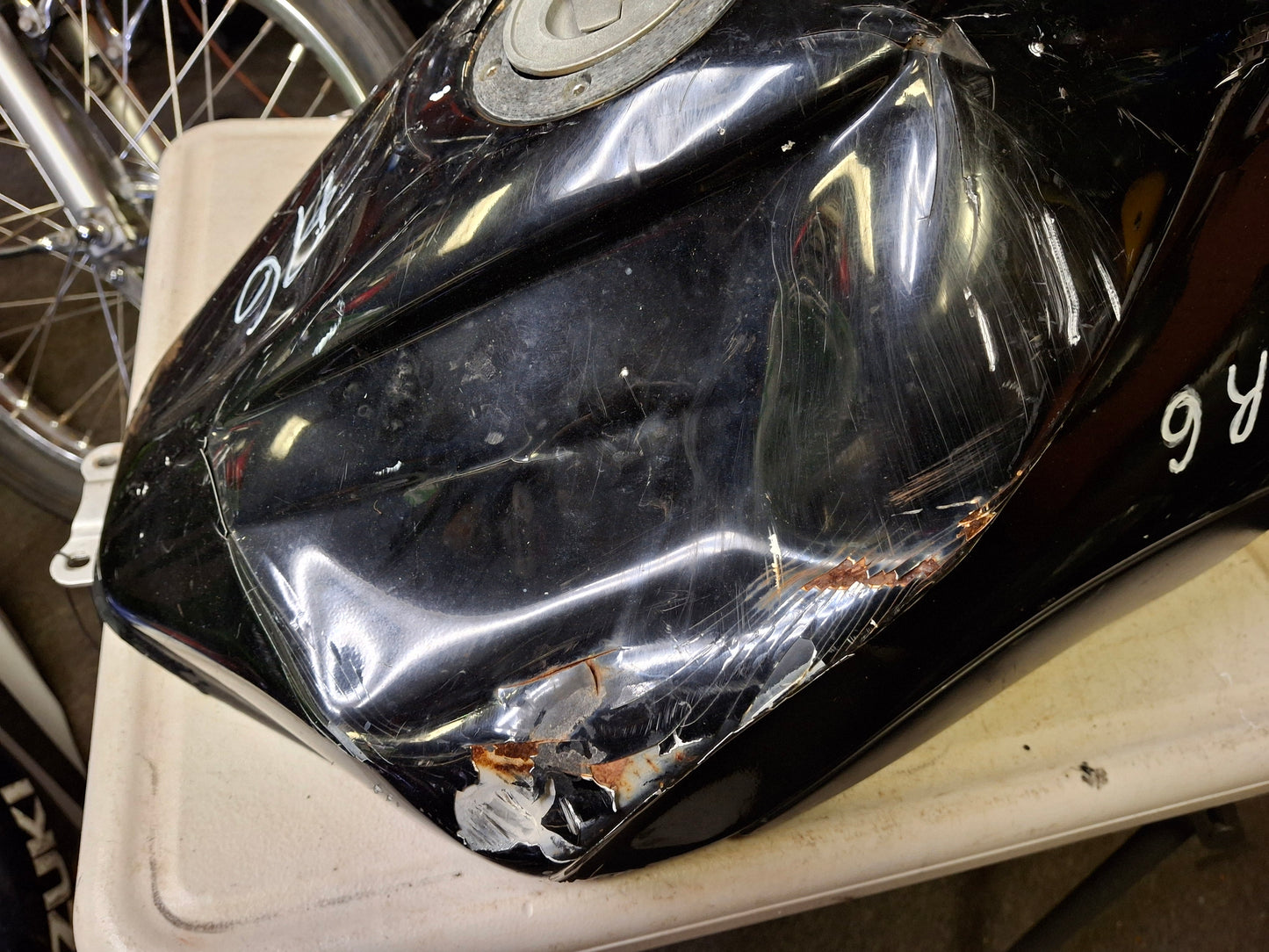 03 - 05 Yamaha R6 06-09 R6S Gas Fuel Petrol Tank - Damaged