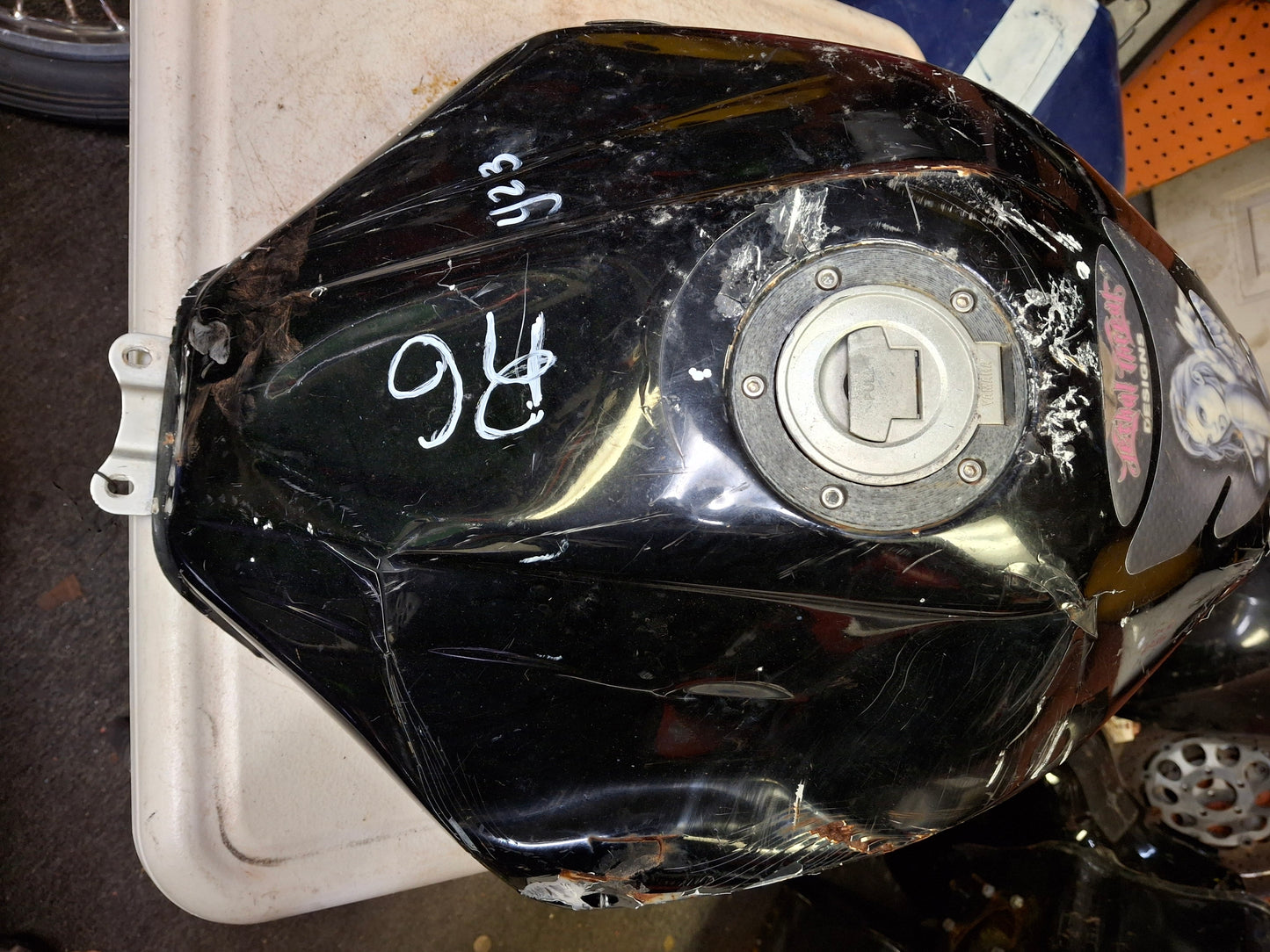 03 - 05 Yamaha R6 06-09 R6S Gas Fuel Petrol Tank - Damaged