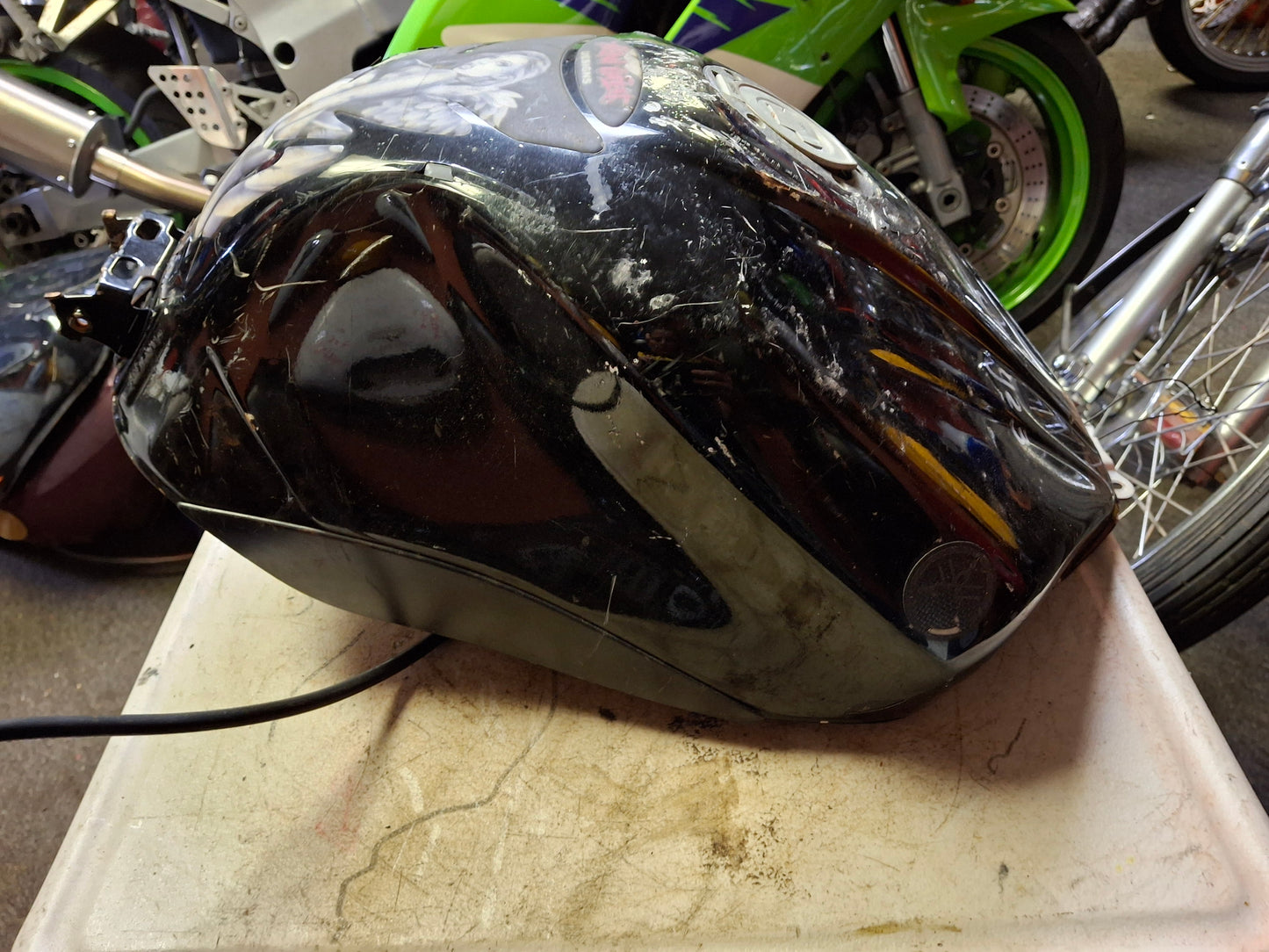 03 - 05 Yamaha R6 06-09 R6S Gas Fuel Petrol Tank - Damaged