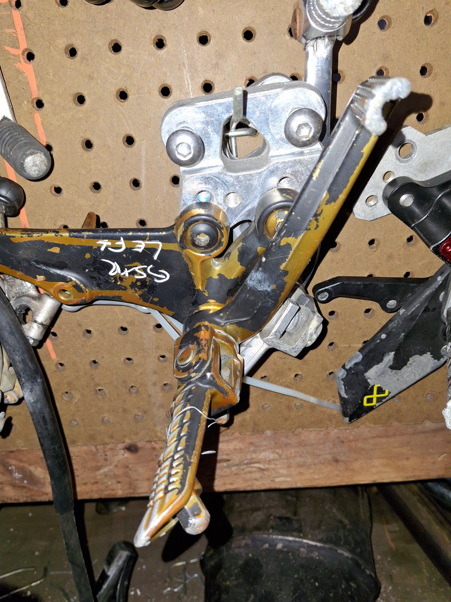 Suzuki GSXR 600 750 1000 Hayabusa GS500 Front or Rear Foot Peg Brackets Rear Sets