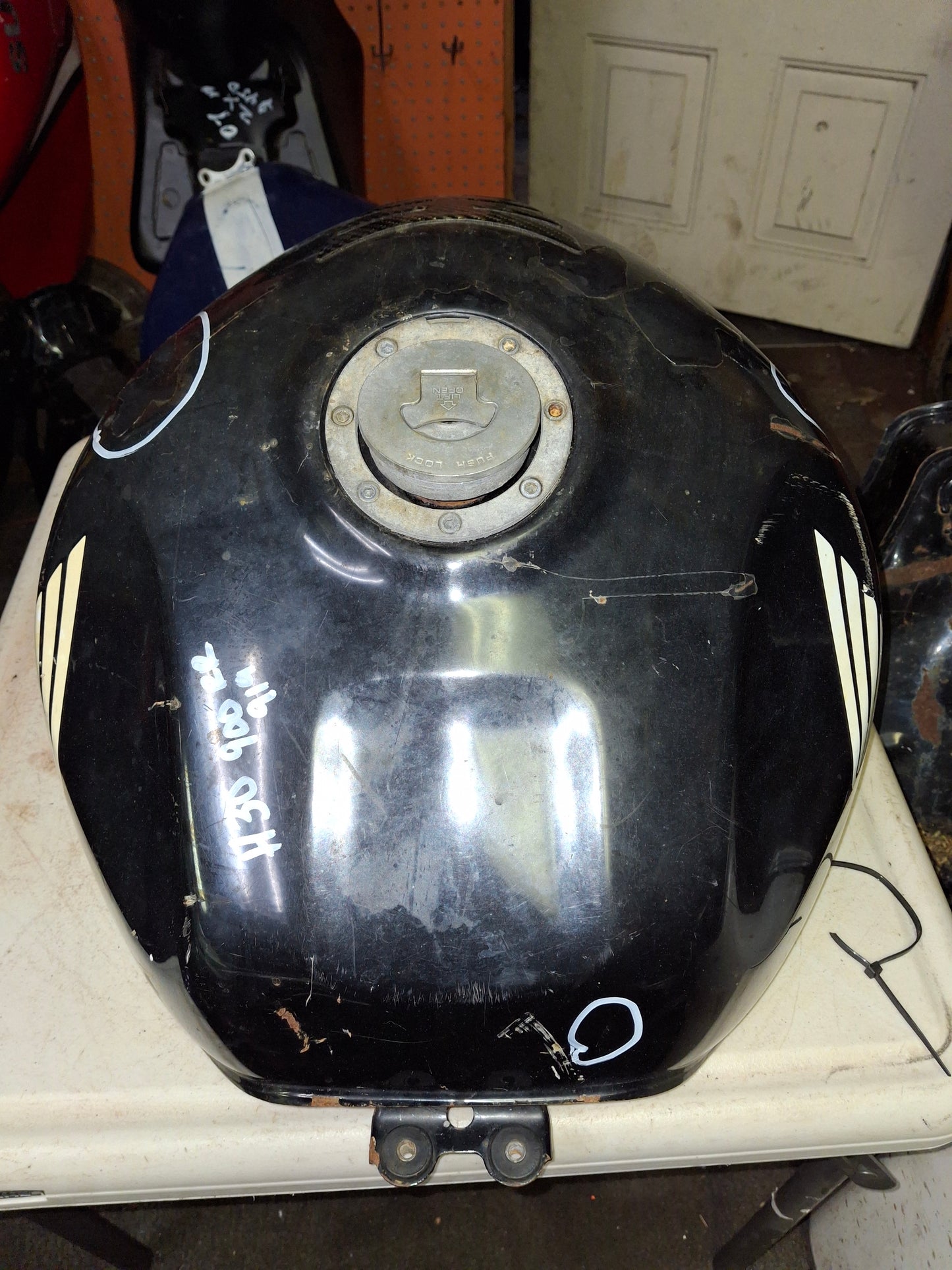98 99 Honda CBR900RR CBR919RR Gas Tank Fuel Petrol Cell 919 900RR
