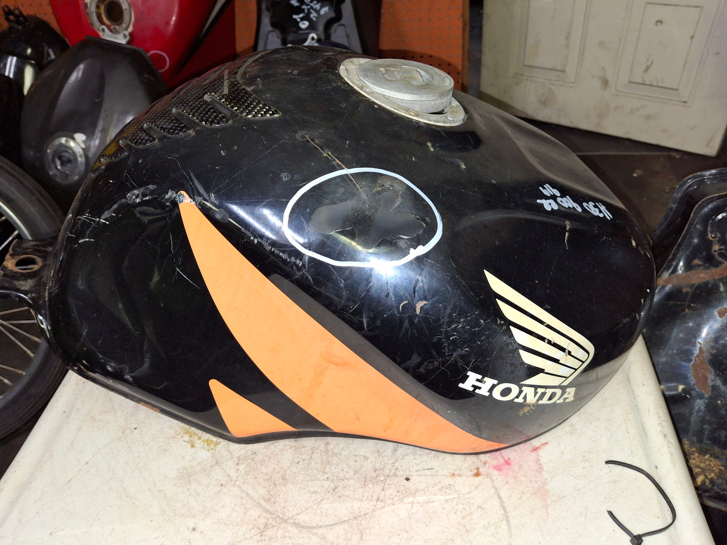 98 99 Honda CBR900RR CBR919RR Gas Tank Fuel Petrol Cell 919 900RR