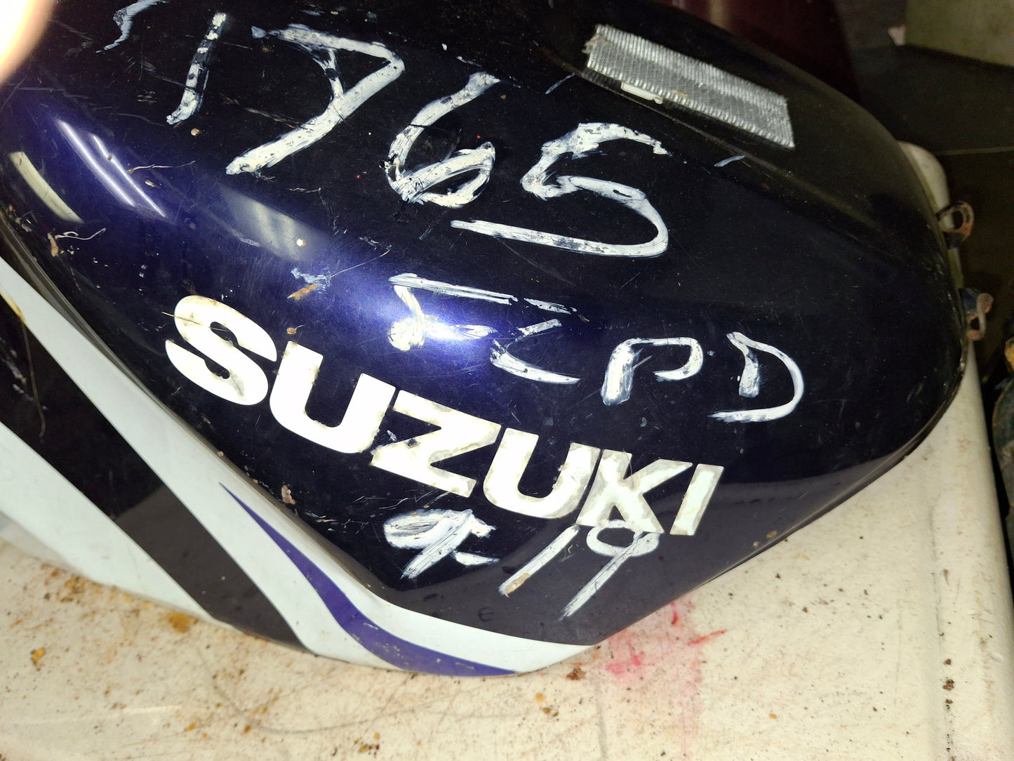 Suzuki GSXR 600 750 1000 Gas Fuel Petrol Tank Cell 00-03 GSXR750 01-03 GSXR600