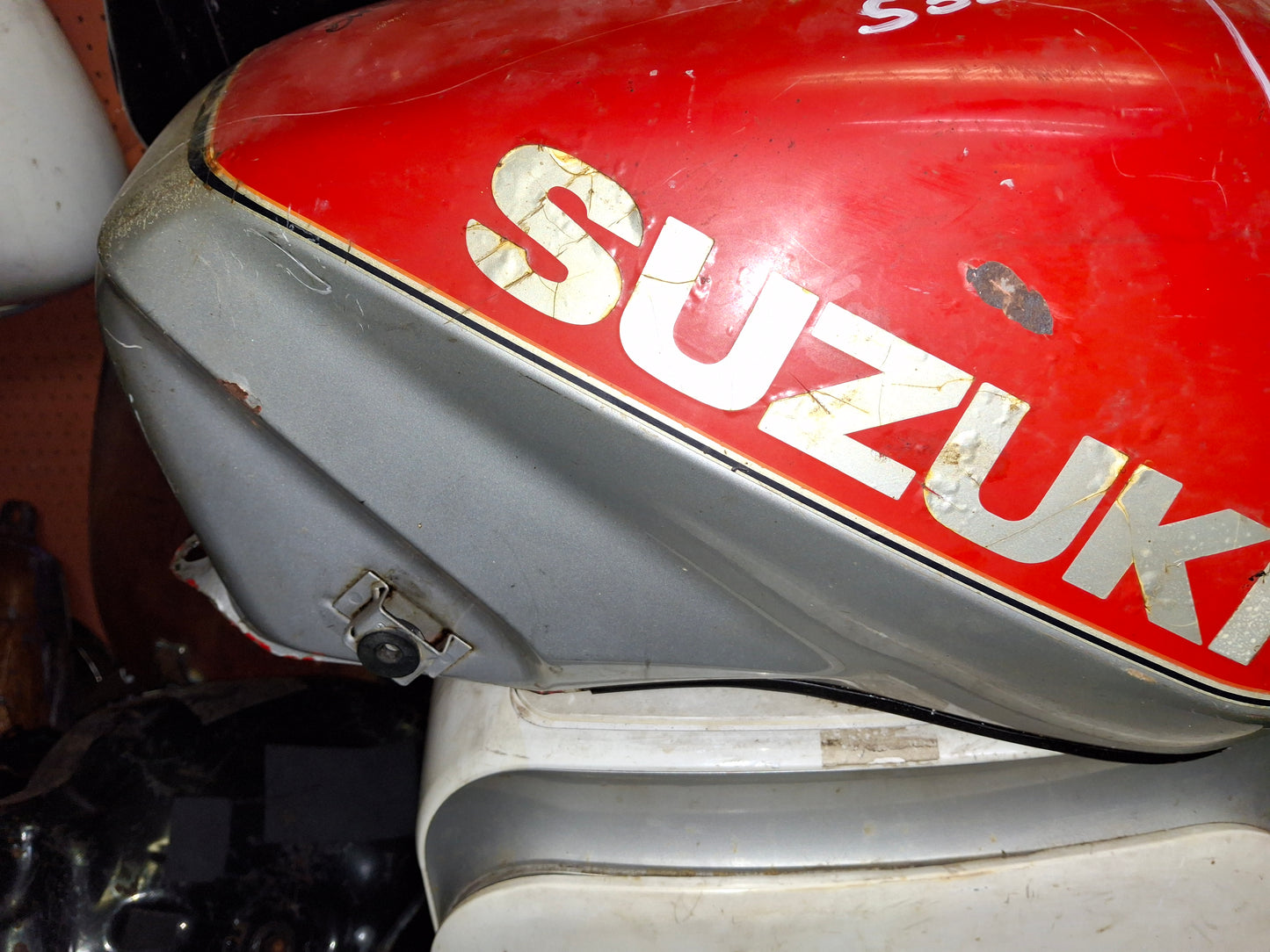 86 Suzuki GS650 GS 650 Katana Gas Tank Fuel Petrol Cell