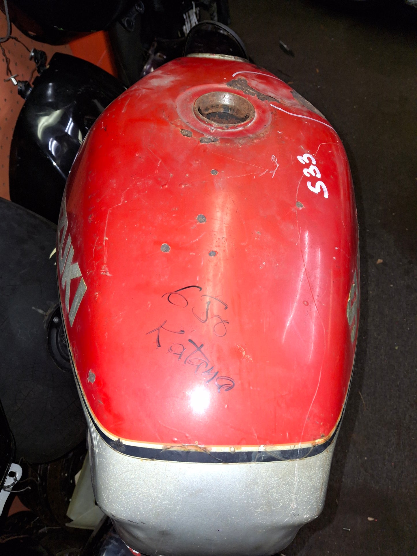 86 Suzuki GS650 GS 650 Katana Gas Tank Fuel Petrol Cell