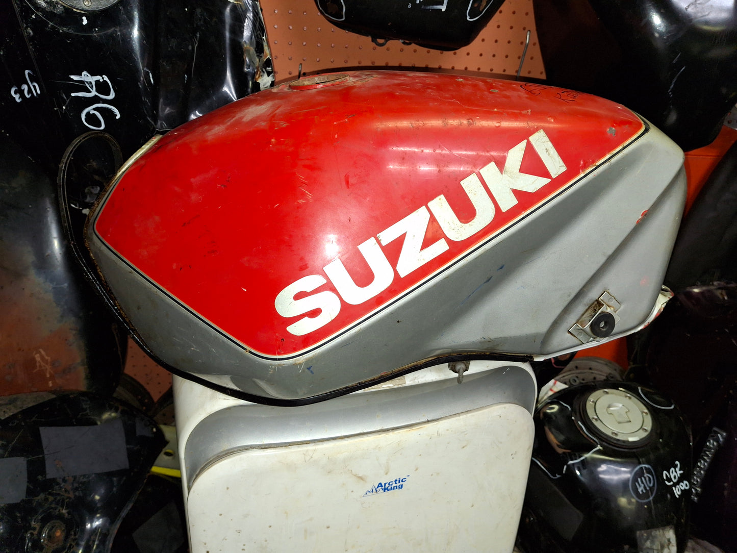86 Suzuki GS650 GS 650 Katana Gas Tank Fuel Petrol Cell