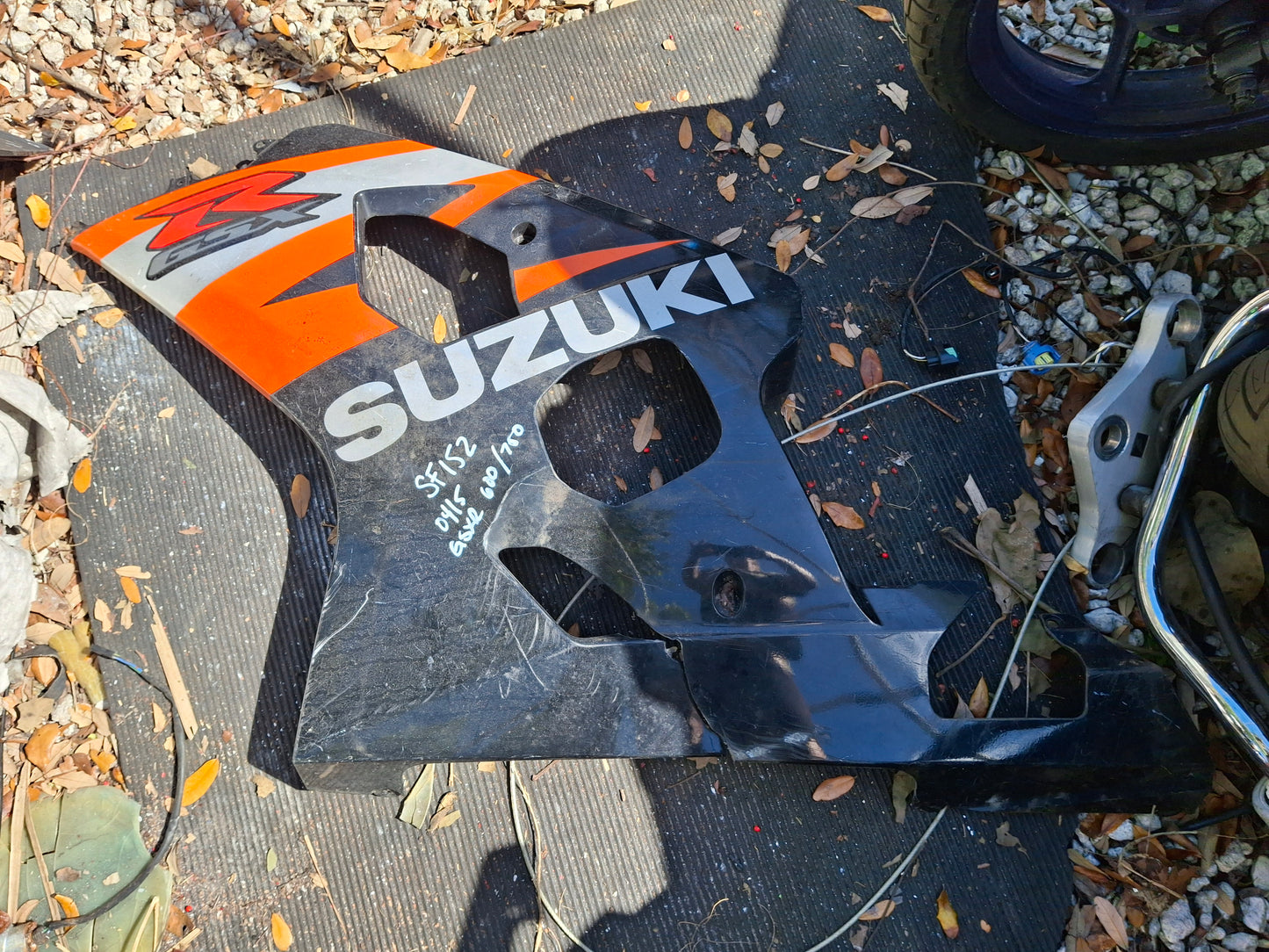 SOLD 04 05 Suzuki GSXR 600 750 Left Side Fairing Plastic Cowl GSXR600 GSXR750 94481-29G00