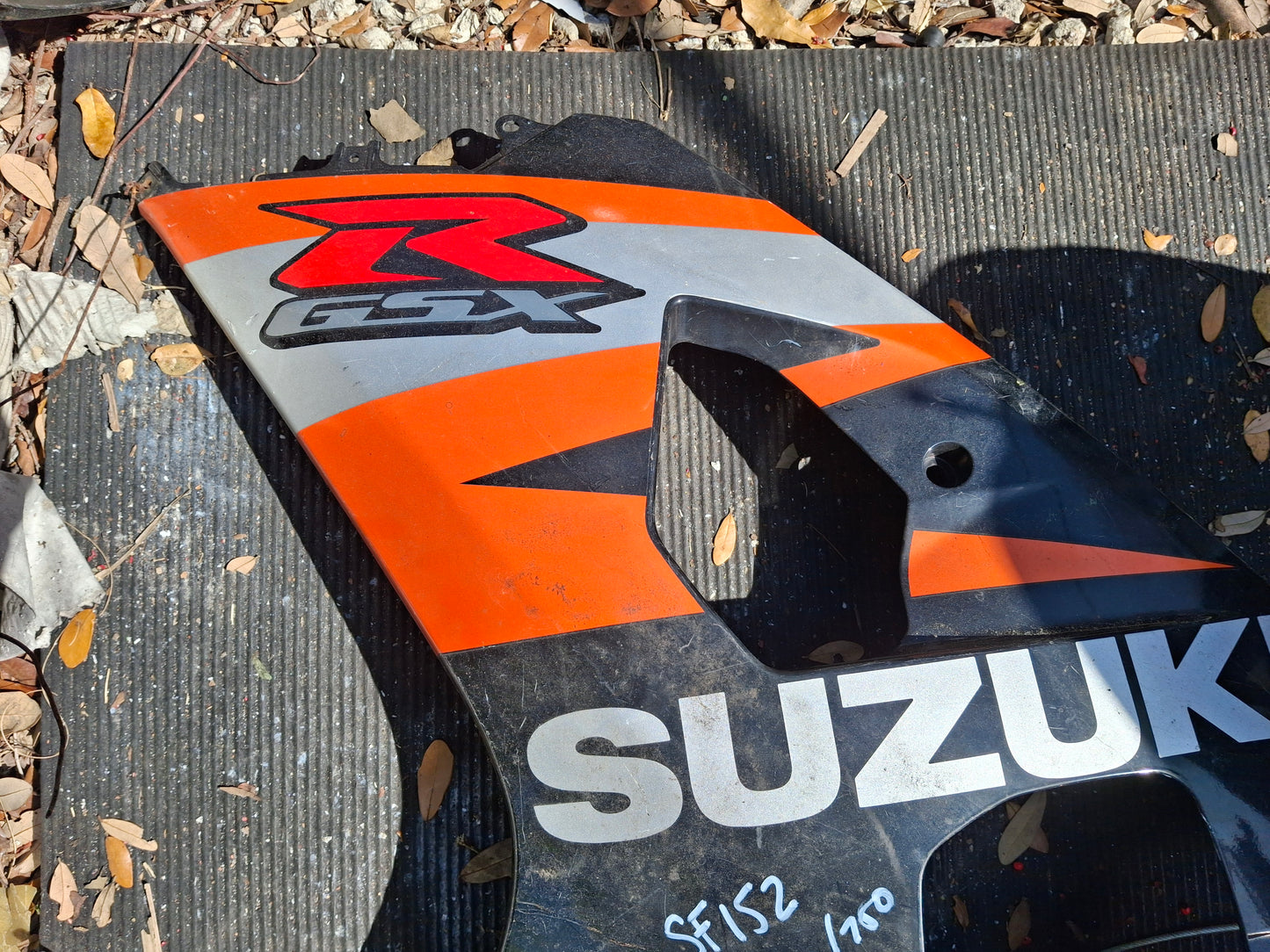 SOLD 04 05 Suzuki GSXR 600 750 Left Side Fairing Plastic Cowl GSXR600 GSXR750 94481-29G00