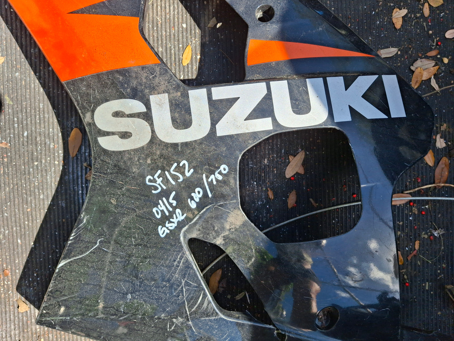 SOLD 04 05 Suzuki GSXR 600 750 Left Side Fairing Plastic Cowl GSXR600 GSXR750 94481-29G00