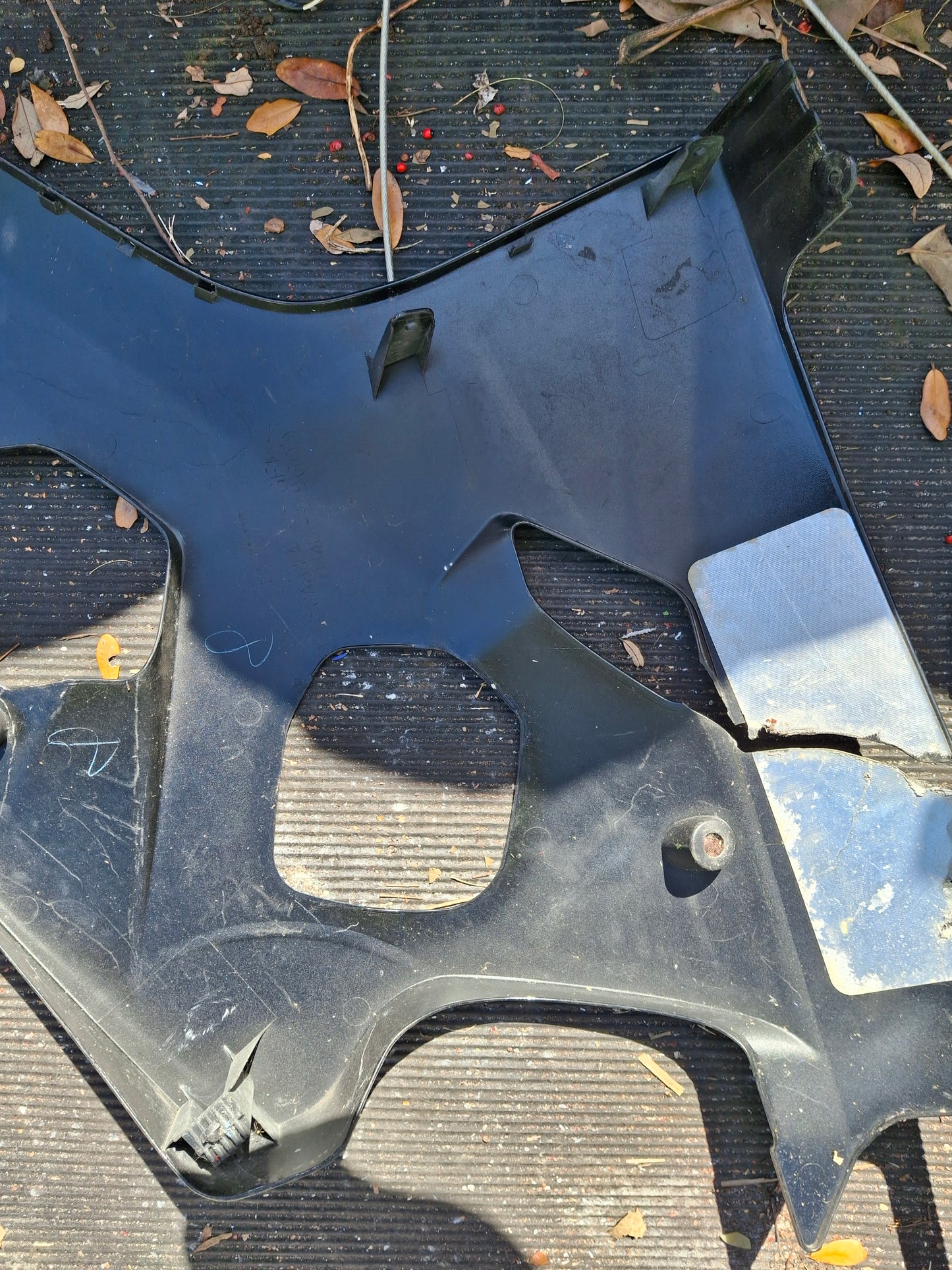 SOLD 04 05 Suzuki GSXR 600 750 Left Side Fairing Plastic Cowl GSXR600 GSXR750 94481-29G00