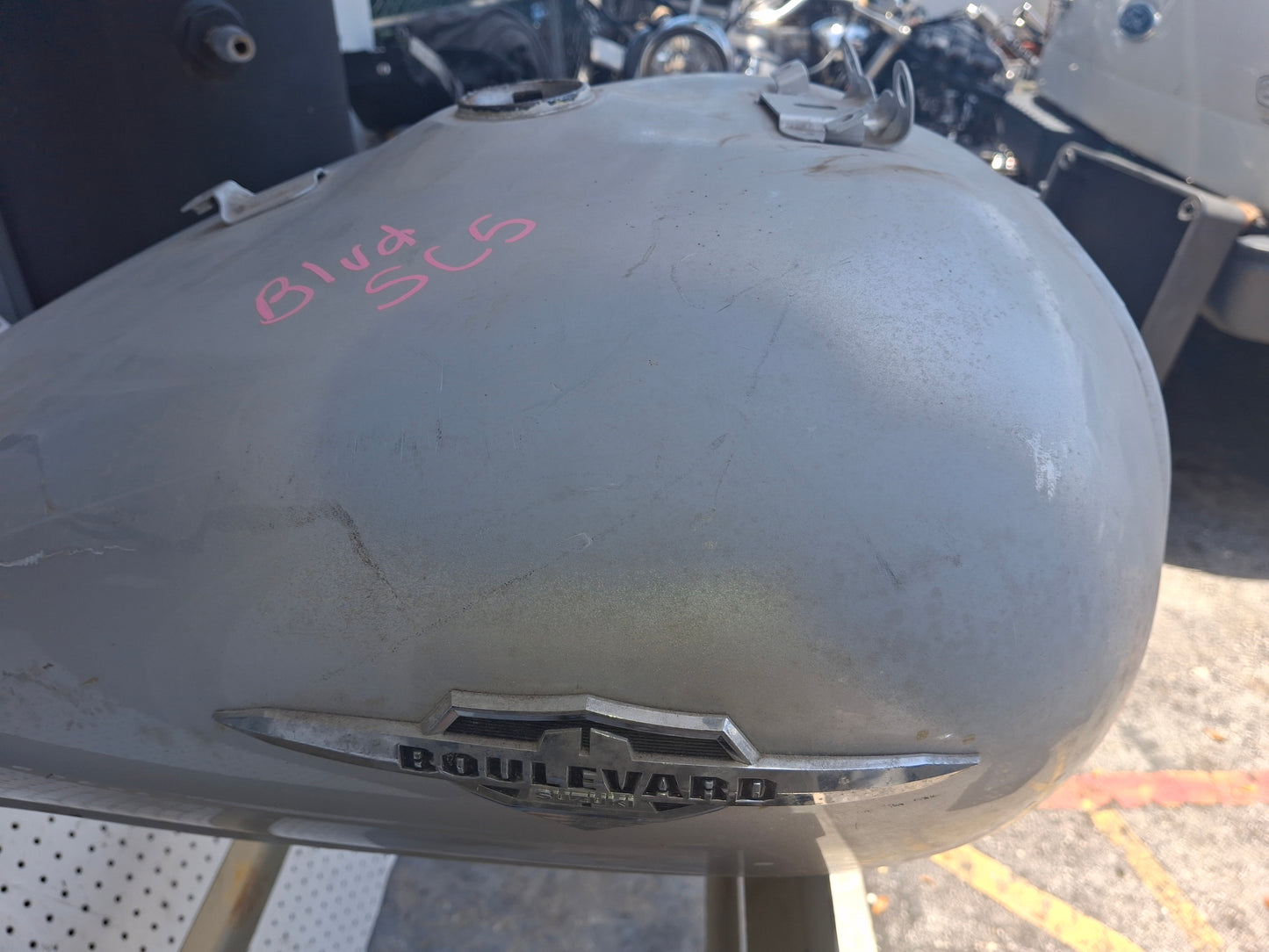 2007 06-09 Suzuki Boulevard Fuel Gas Tank Reservoir Blvd VZR1800 M109R M109