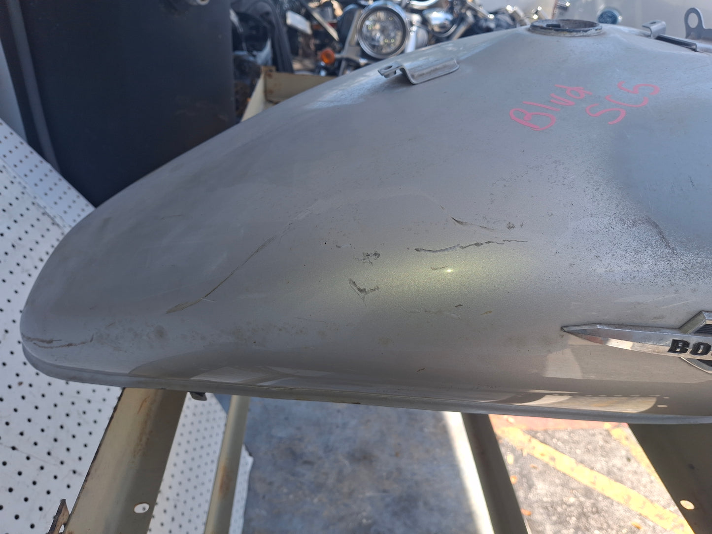 2007 06-09 Suzuki Boulevard Fuel Gas Tank Reservoir Blvd VZR1800 M109R M109
