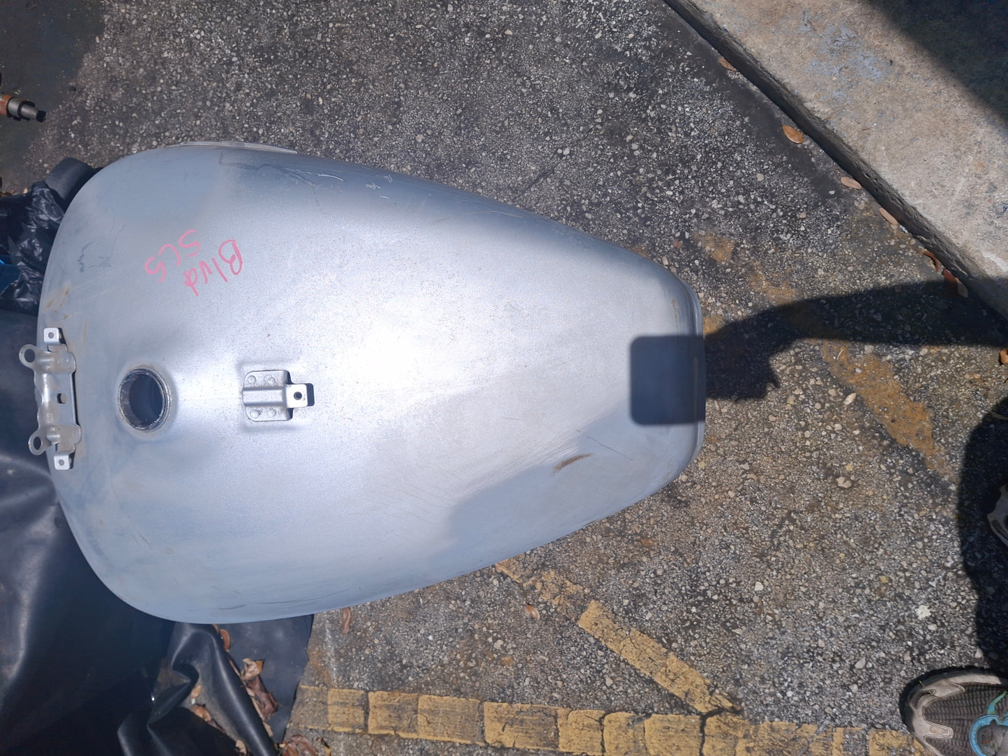 2007 06-09 Suzuki Boulevard Fuel Gas Tank Reservoir Blvd VZR1800 M109R M109