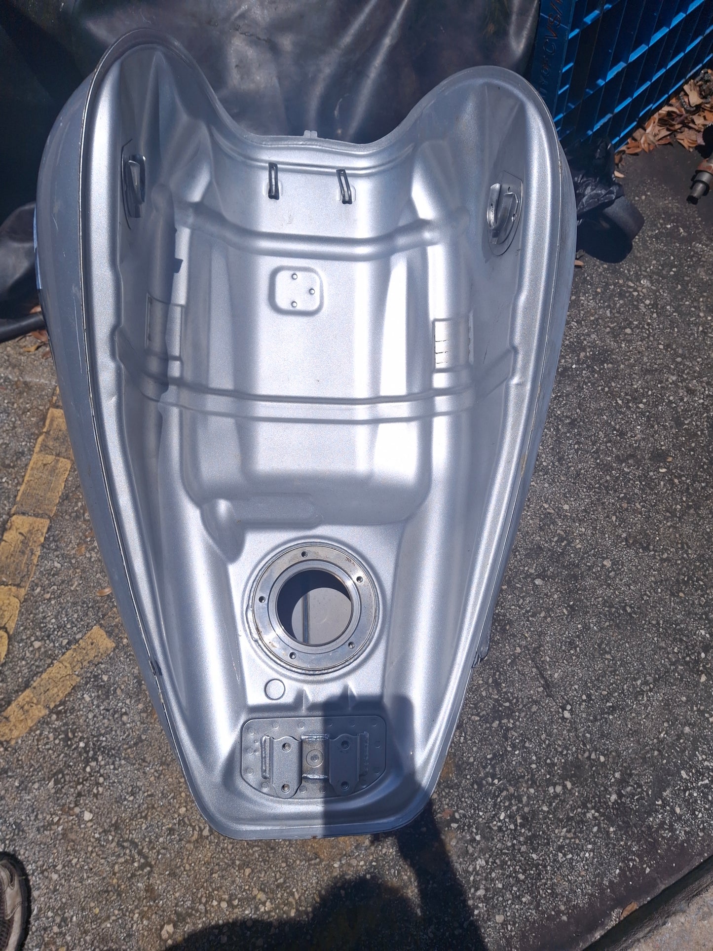 2007 06-09 Suzuki Boulevard Fuel Gas Tank Reservoir Blvd VZR1800 M109R M109