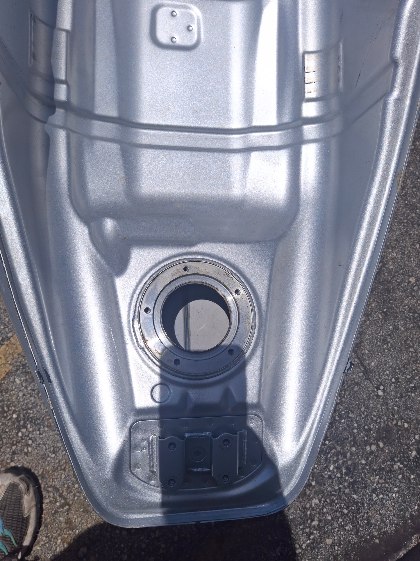 2007 06-09 Suzuki Boulevard Fuel Gas Tank Reservoir Blvd VZR1800 M109R M109