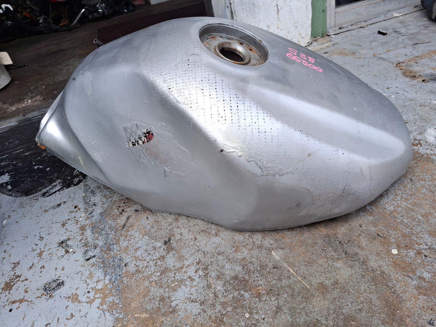 05 Suzuki GS500F GS500 Gas Tank Fuel Petrol Cell GS 500 04-09 - Free Shipping