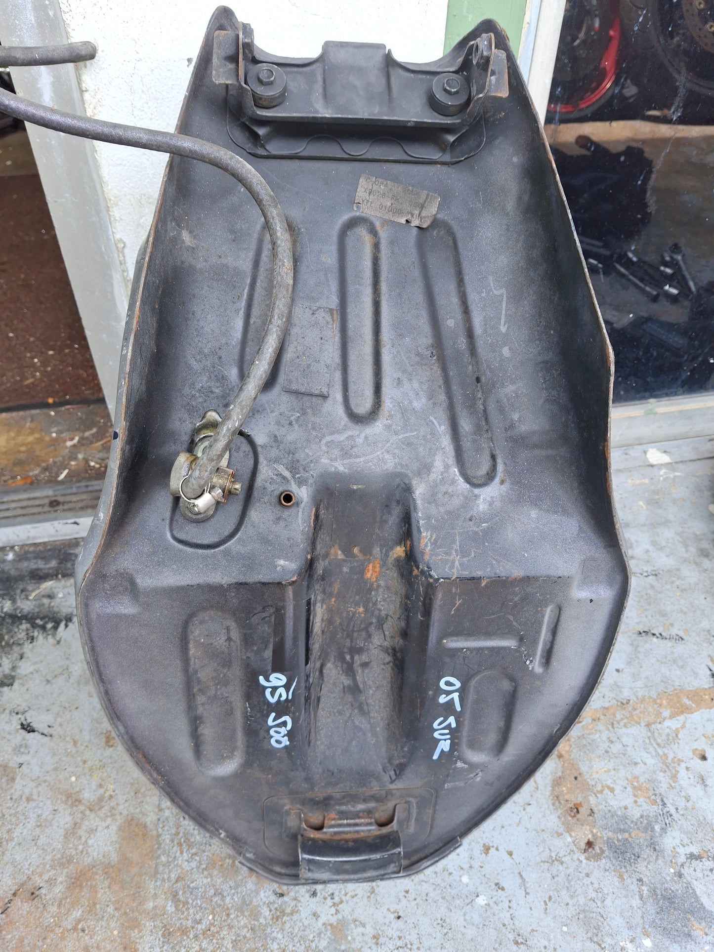 05 Suzuki GS500F GS500 Gas Tank Fuel Petrol Cell GS 500 04-09 - Free Shipping