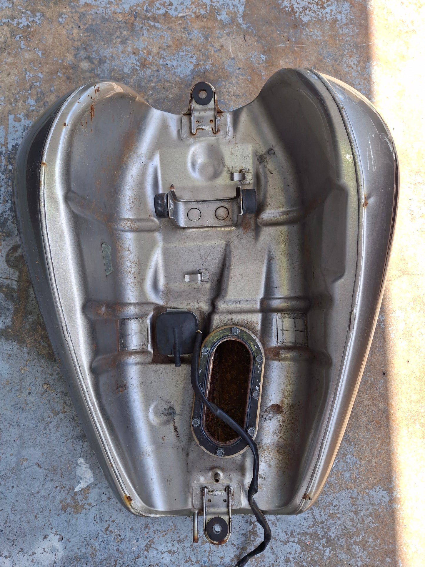 99-08 Kawasaki Vulcan 1500 VN1500 Gas Tank Fuel Petrol Cell Reservoir VN 1500 - Free Ship