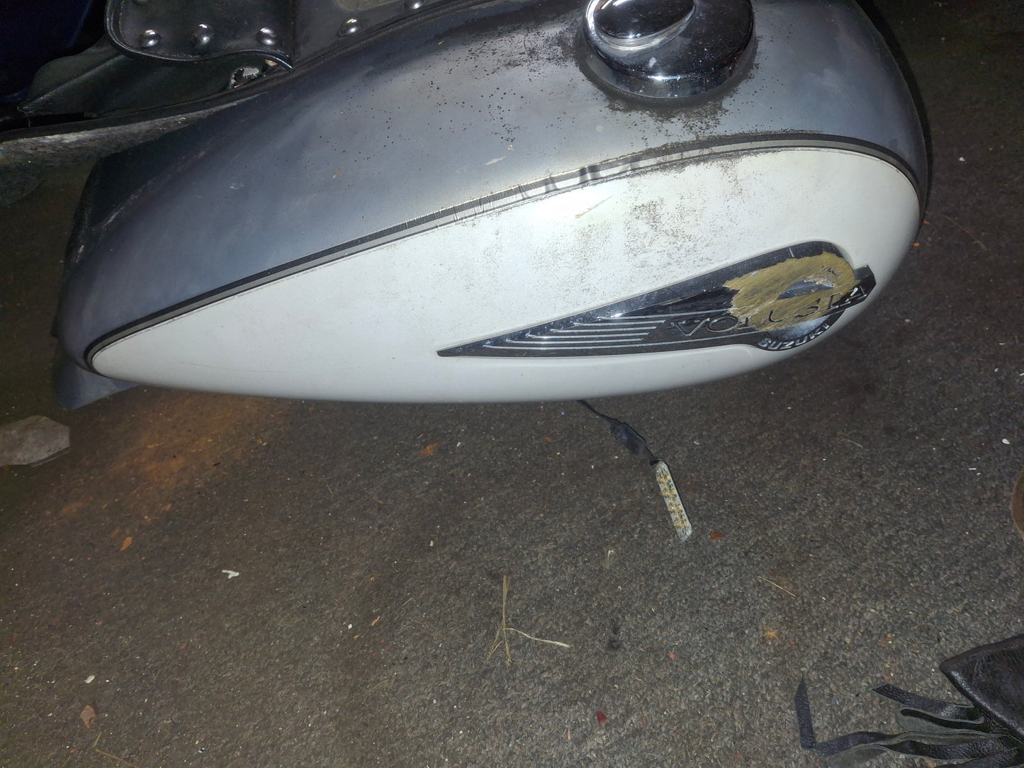01-05 Suzuki Volusia Gas Tank Fuel Petrol Cell VL800 Intruder 800 VL