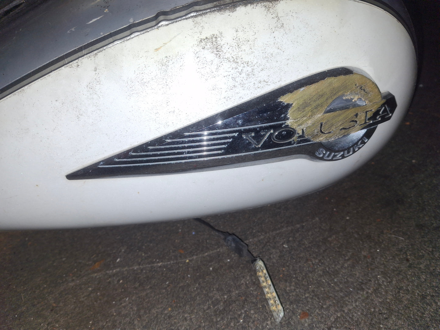 01-05 Suzuki Volusia Gas Tank Fuel Petrol Cell VL800 Intruder 800 VL