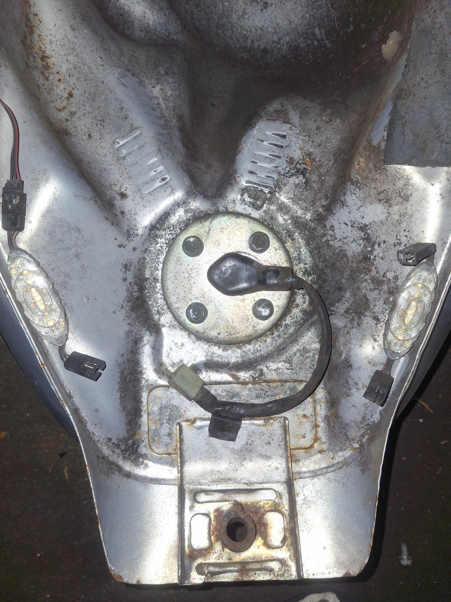 01-05 Suzuki Volusia Gas Tank Fuel Petrol Cell VL800 Intruder 800 VL
