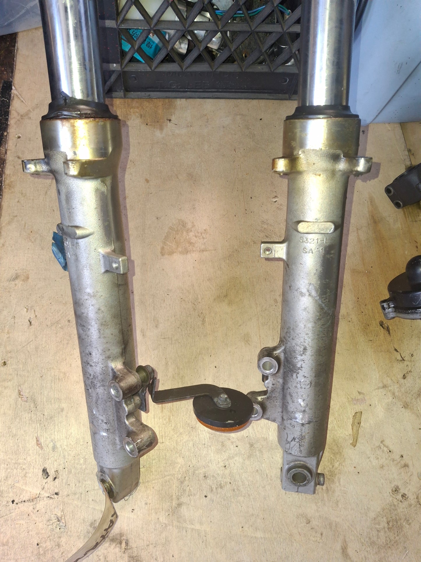 Suzuki Katana 600 750 Front Forks Suspension Shocks Upper Lower Triple Tree GSX