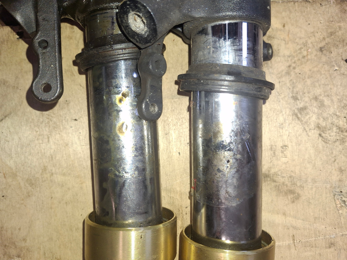 04 05 Suzuki GSXR 600 750 Front Forks Shocks Suspension S3561 - For parts BENT