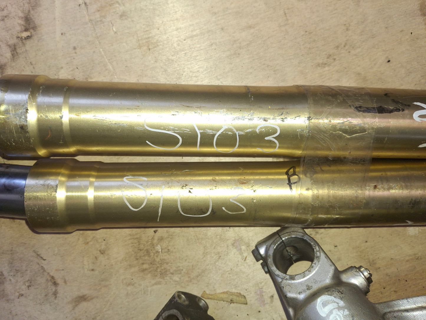 04 05 Suzuki GSXR 600 750 Front Forks Shocks Suspension S3561 - For parts BENT