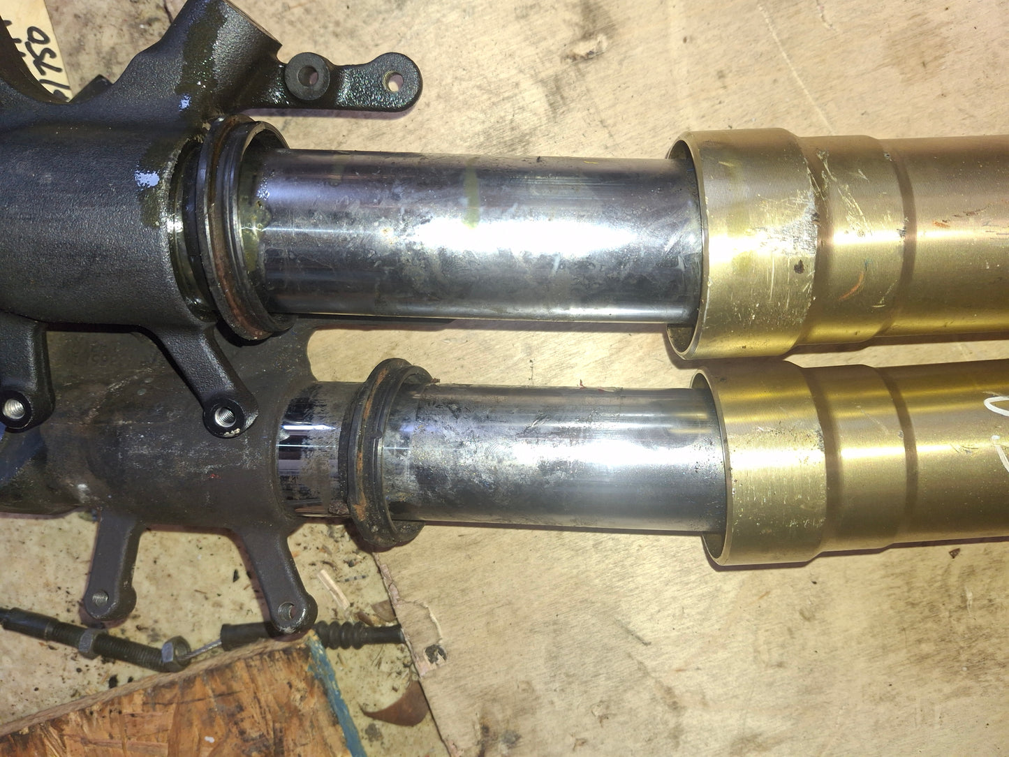 04 05 Suzuki GSXR 600 750 Front Forks Shocks Suspension S3561 - For parts BENT