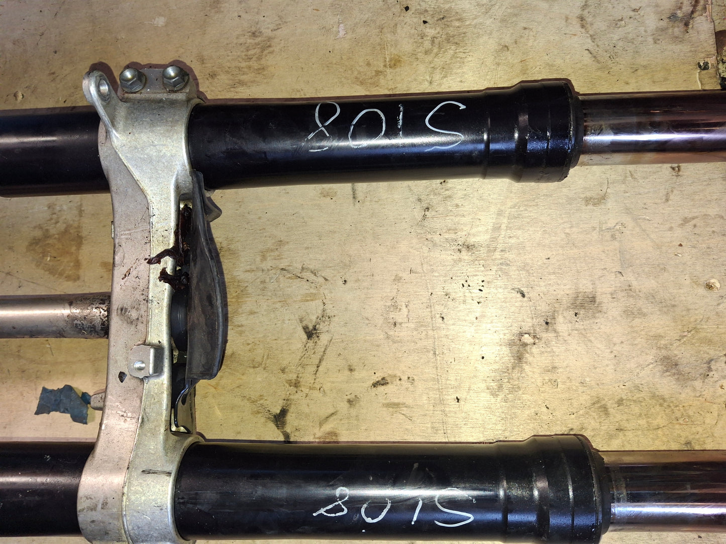 06 07 Suzuki GSXR 750 Front Forks Suspension Shocks Lower Triple Tree GSXR 600