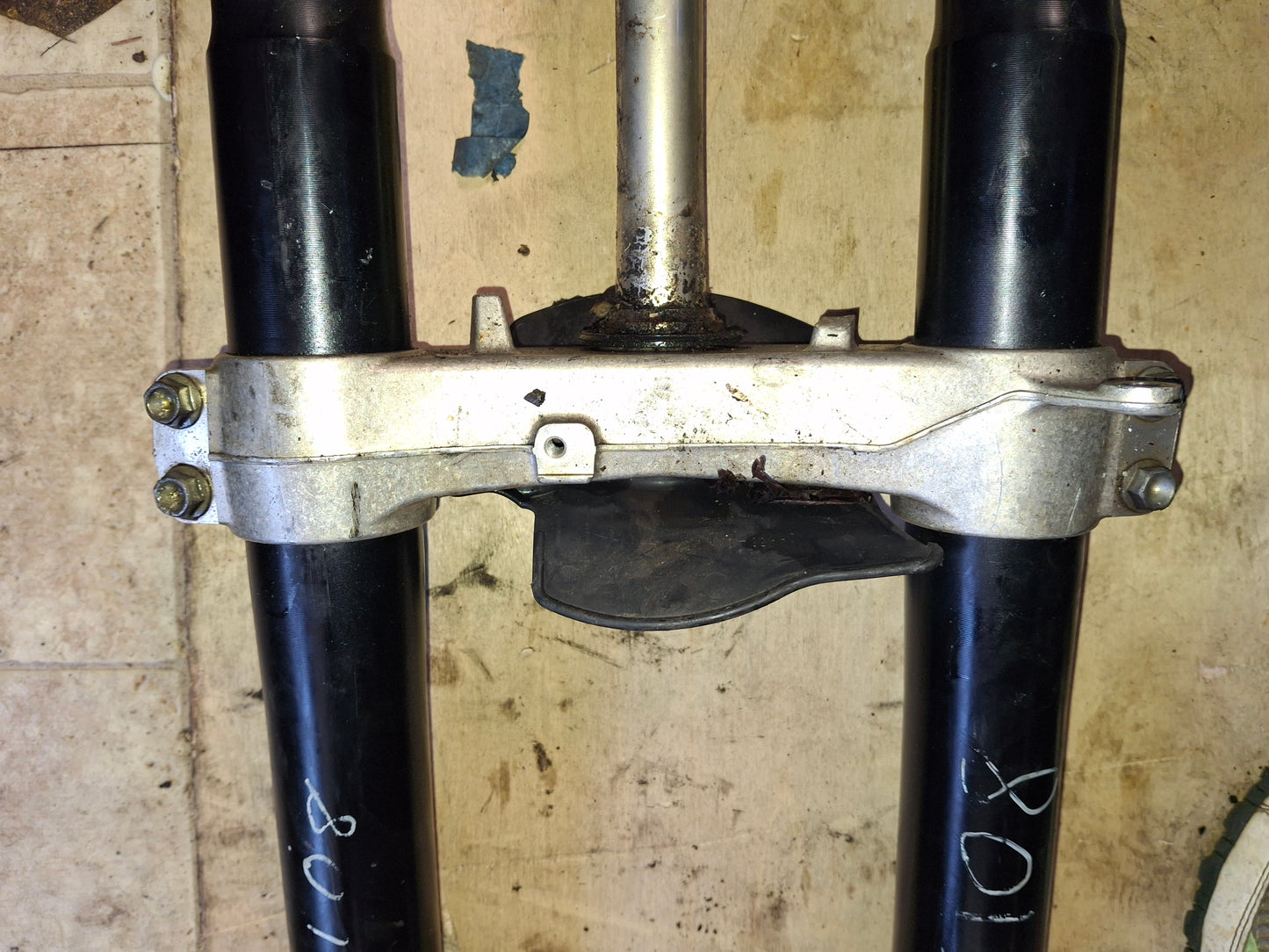 06 07 Suzuki GSXR 750 Front Forks Suspension Shocks Lower Triple Tree GSXR 600
