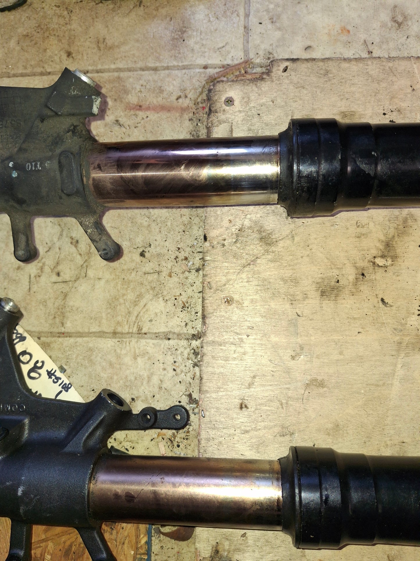 06 07 Suzuki GSXR 750 Front Forks Suspension Shocks Lower Triple Tree GSXR 600