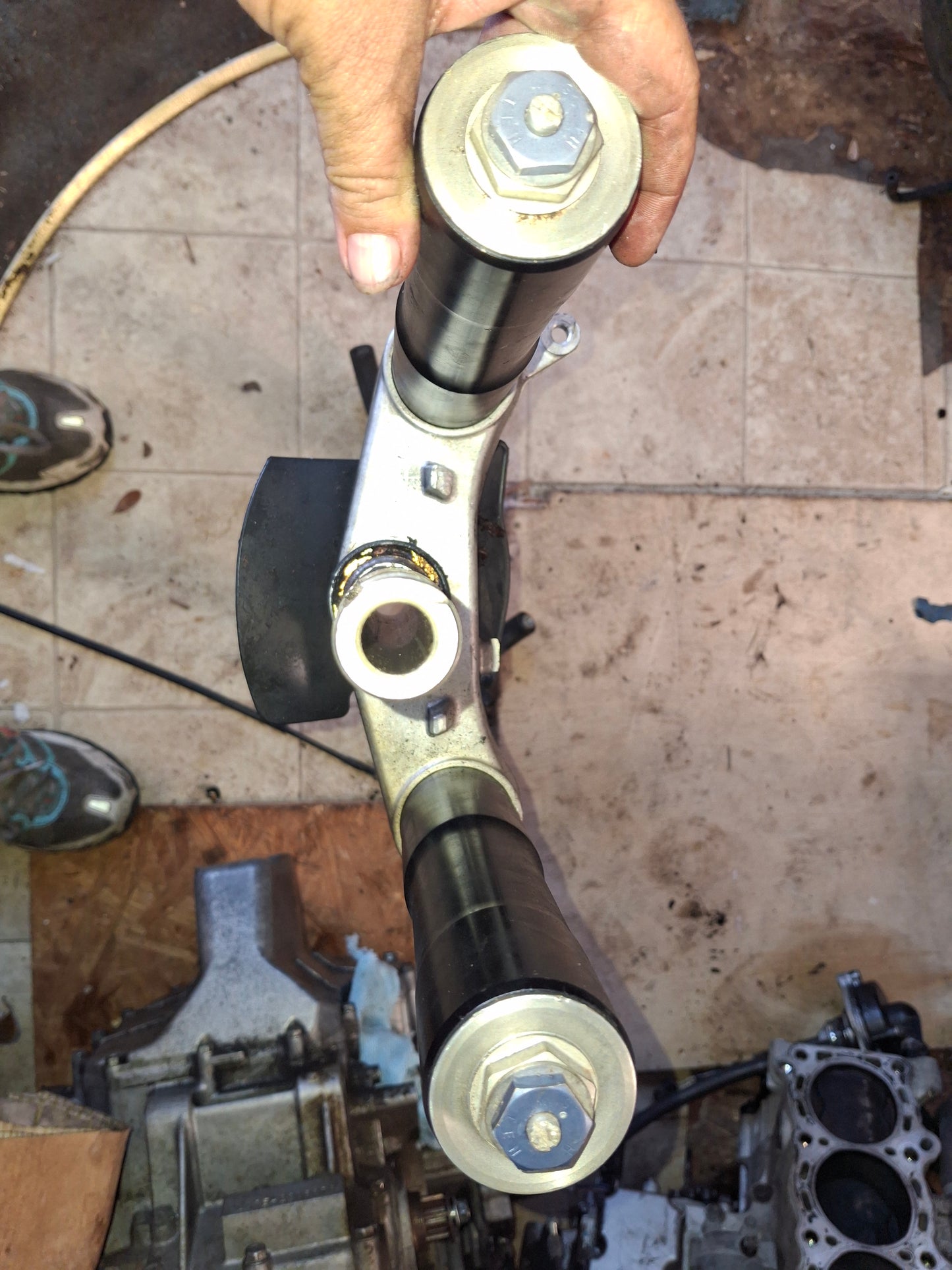 06 07 Suzuki GSXR 750 Front Forks Suspension Shocks Lower Triple Tree GSXR 600