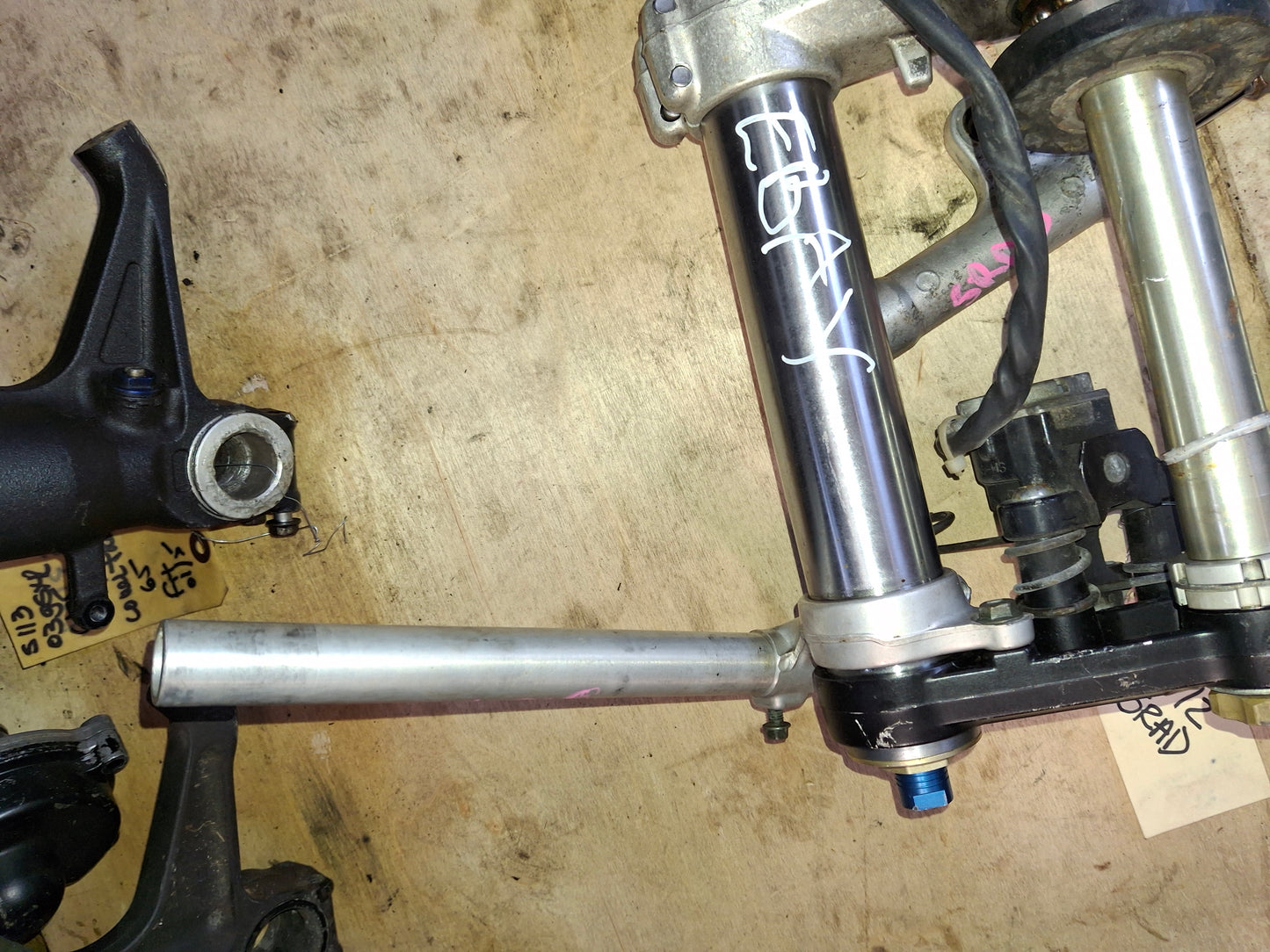 Suzuki SRAD GSXR 600 750 Forks Suspension Triple Trees ignition Steering Damper
