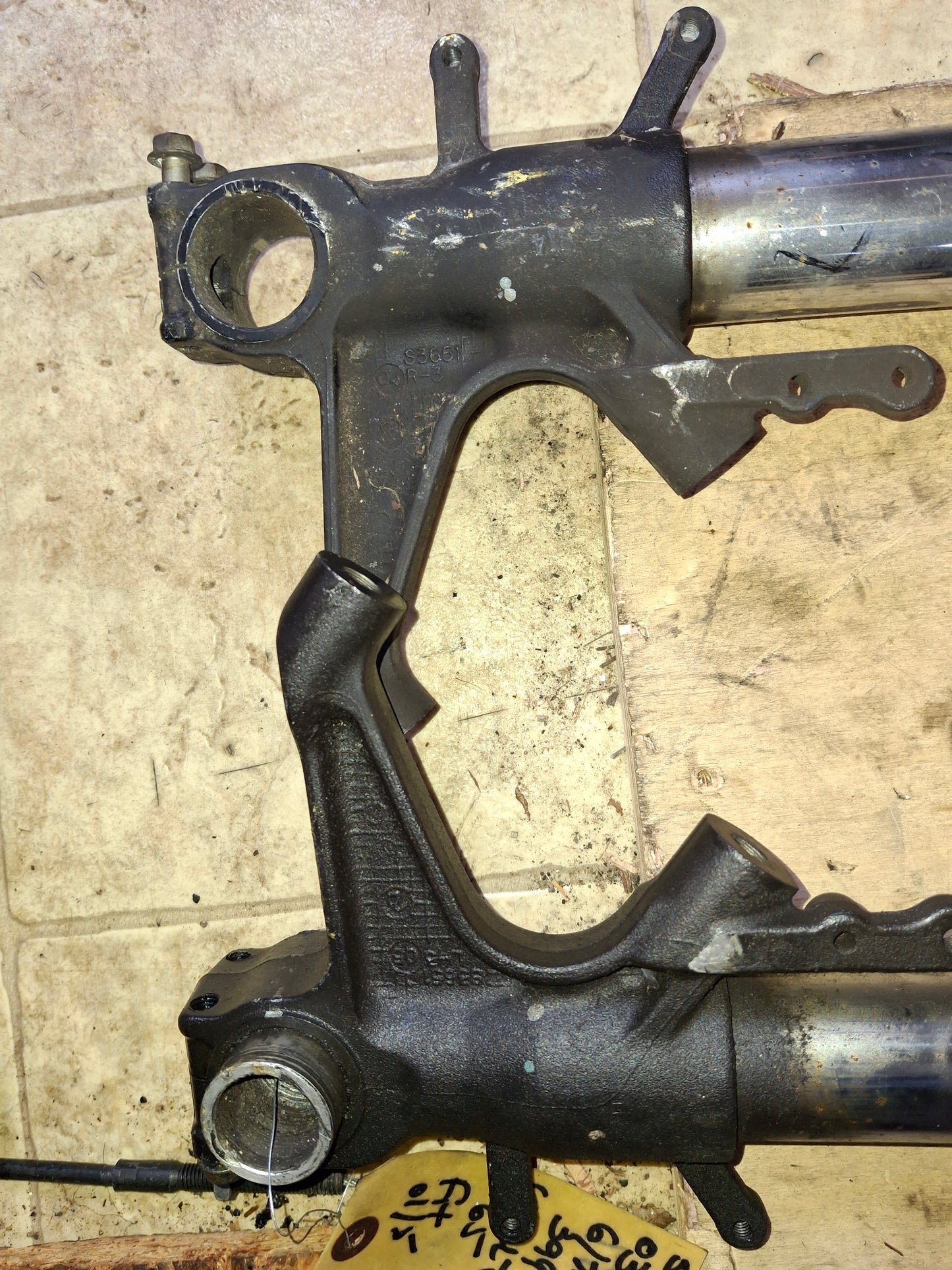 04 05 Suzuki GSXR 600 750 Front Forks Shocks Steering Damper Lower Tree S3651