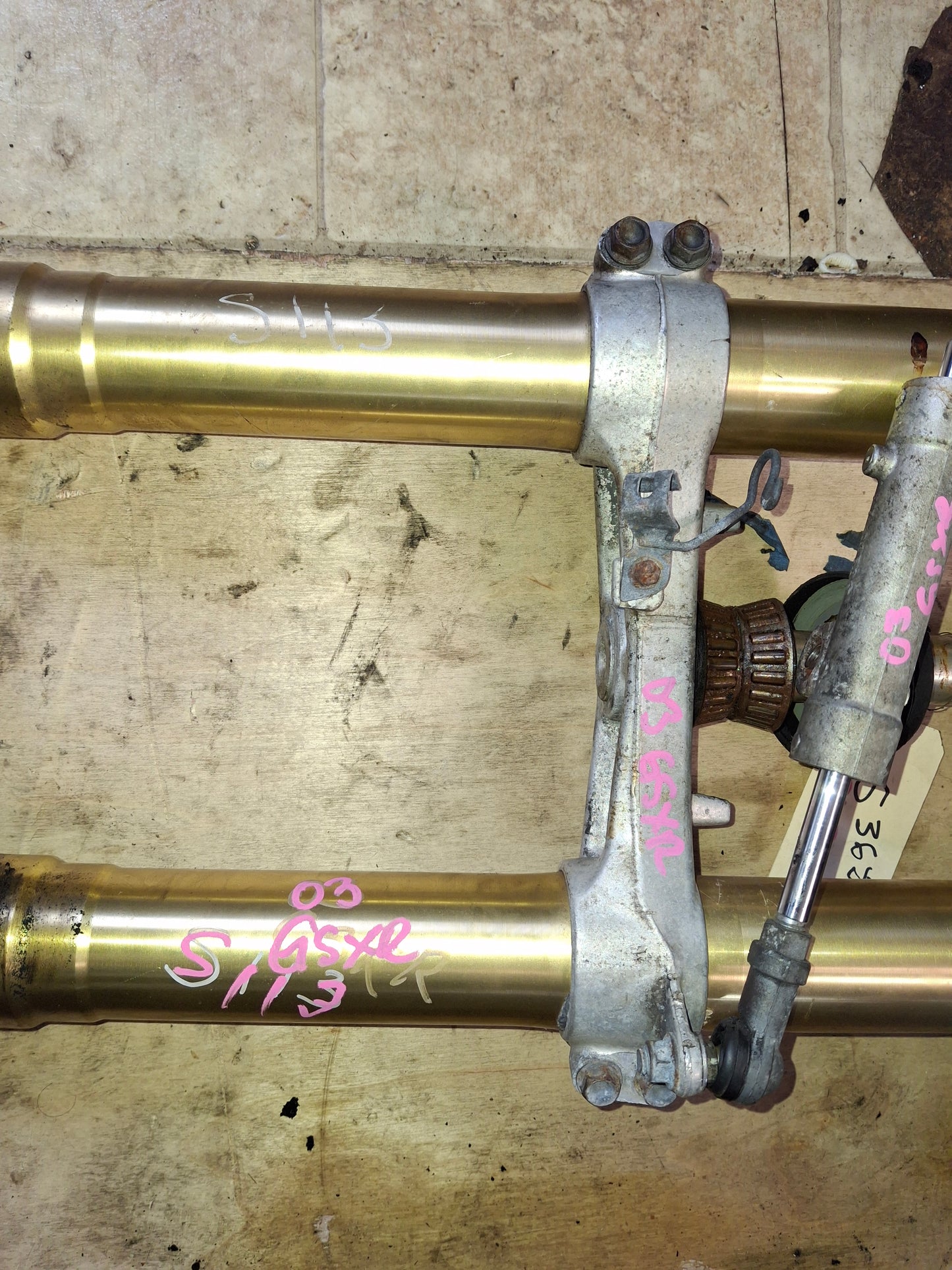 04 05 Suzuki GSXR 600 750 Front Forks Shocks Steering Damper Lower Tree S3651
