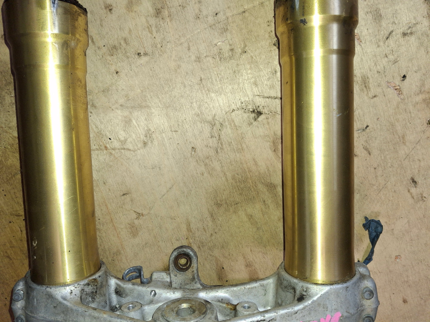 04 05 Suzuki GSXR 600 750 Front Forks Shocks Steering Damper Lower Tree S3651