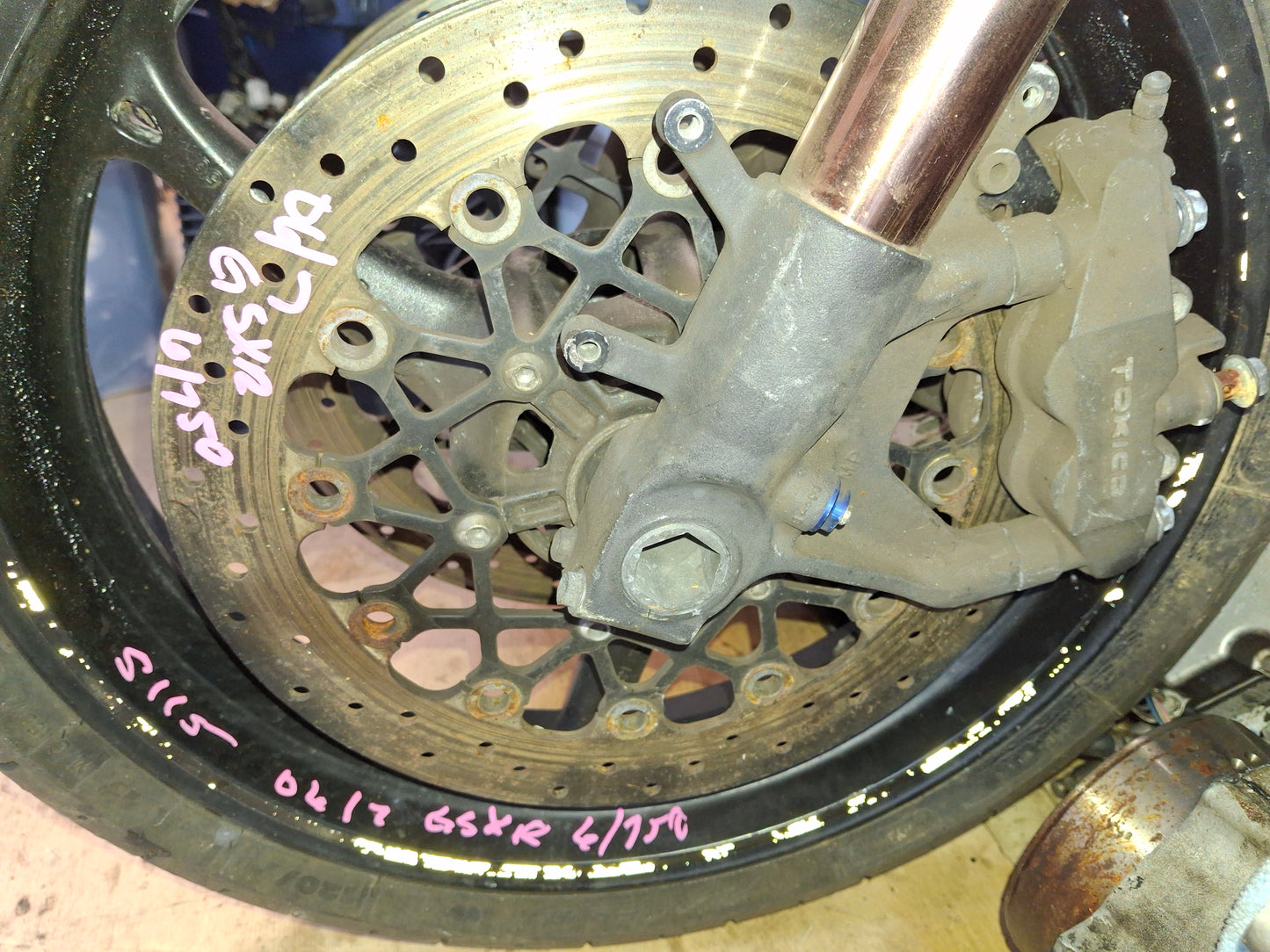 06 07 Suzuki GSXR 600 750 Front Forks Front Rim Caliper Damper Lower Tree S3751