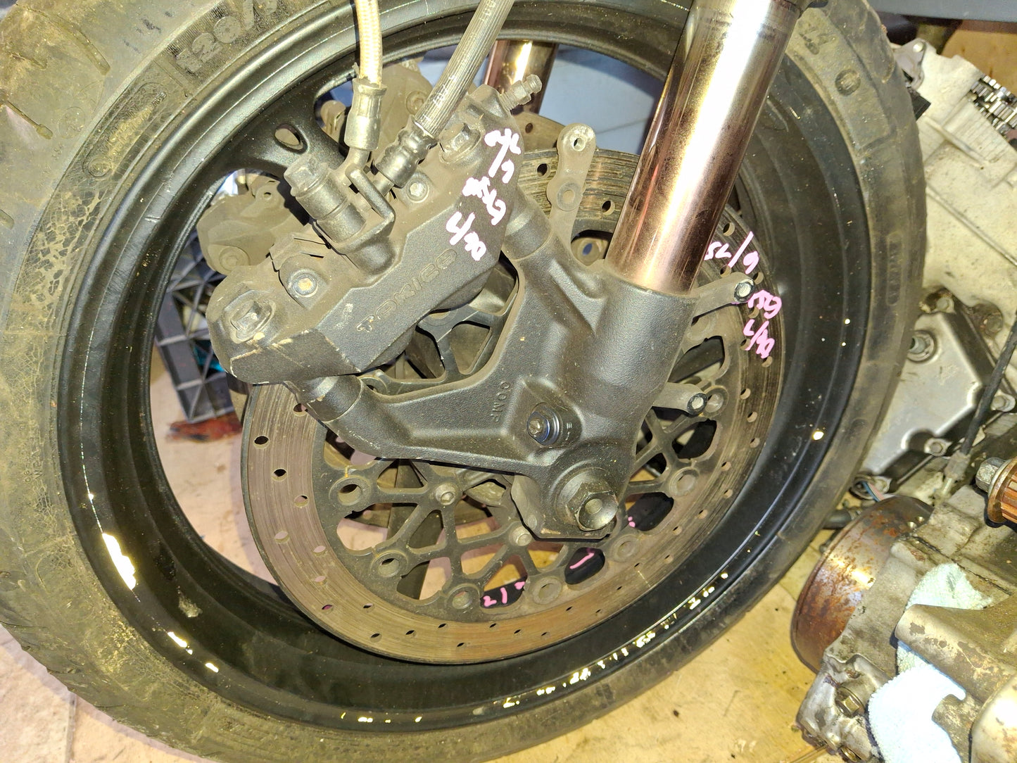 06 07 Suzuki GSXR 600 750 Front Forks Front Rim Caliper Damper Lower Tree S3751