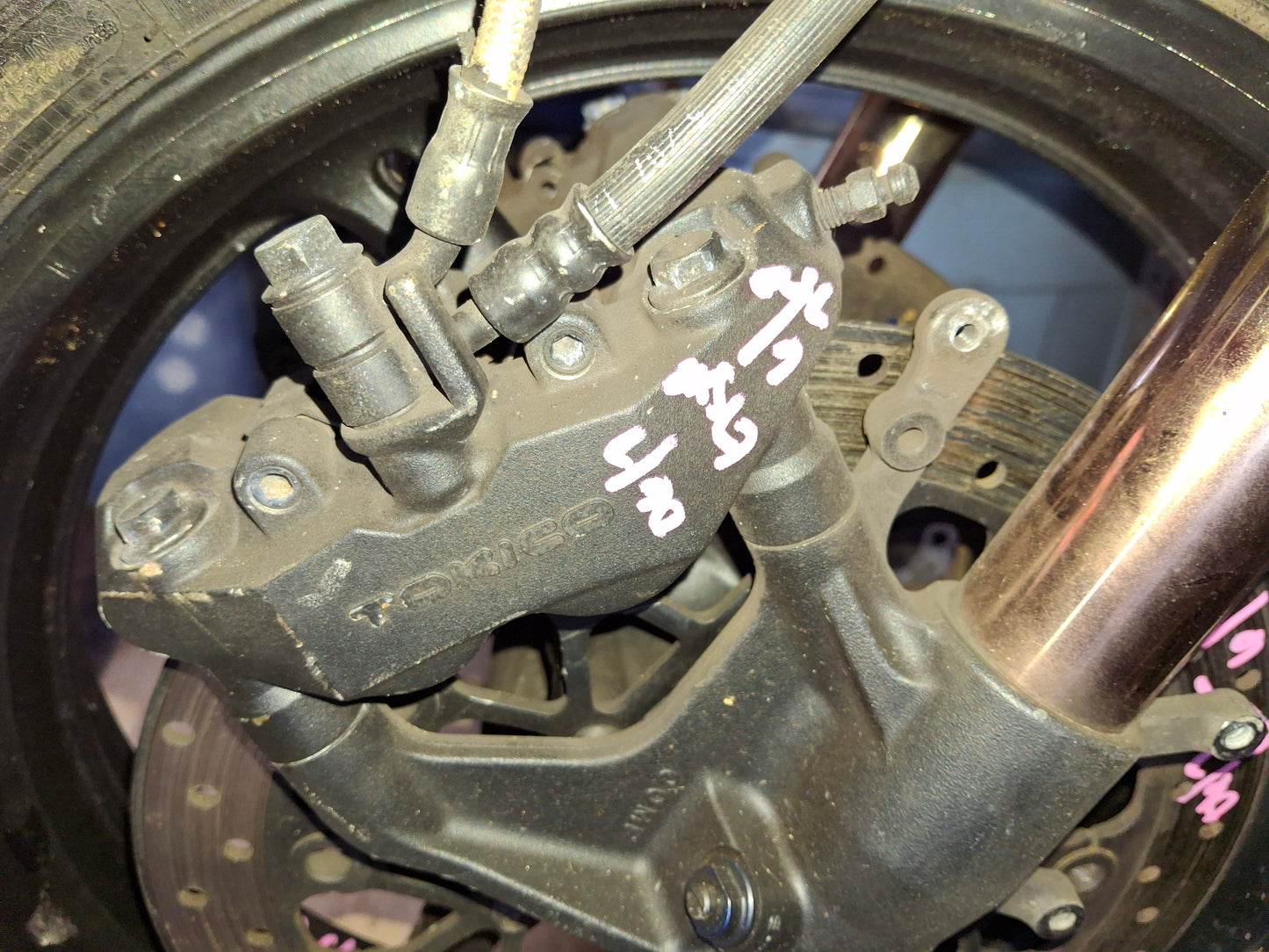 06 07 Suzuki GSXR 600 750 Front Forks Front Rim Caliper Damper Lower Tree S3751