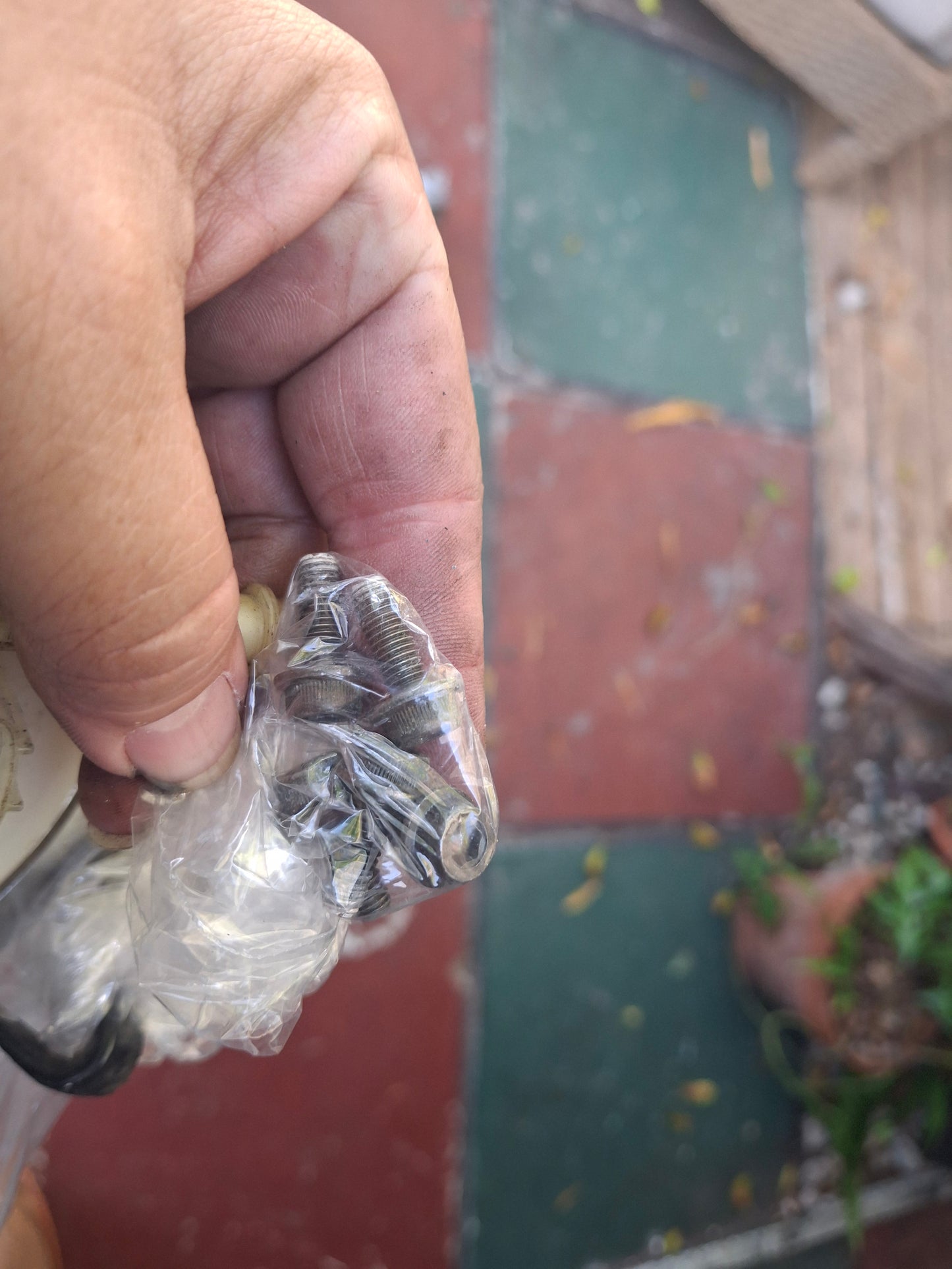 04-06 Yamaha R1 Fuel Pump with Metal Ring and Bolts YZF1000 05 5PW-13907-01