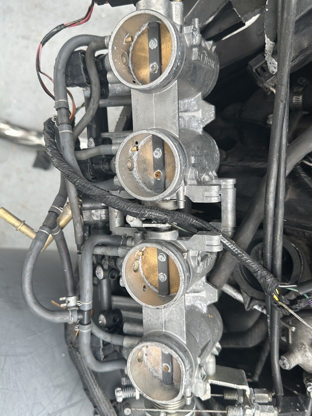 05 06 Suzuki GSXR 1000 GSXR1000 Throttle Bodies Injectors