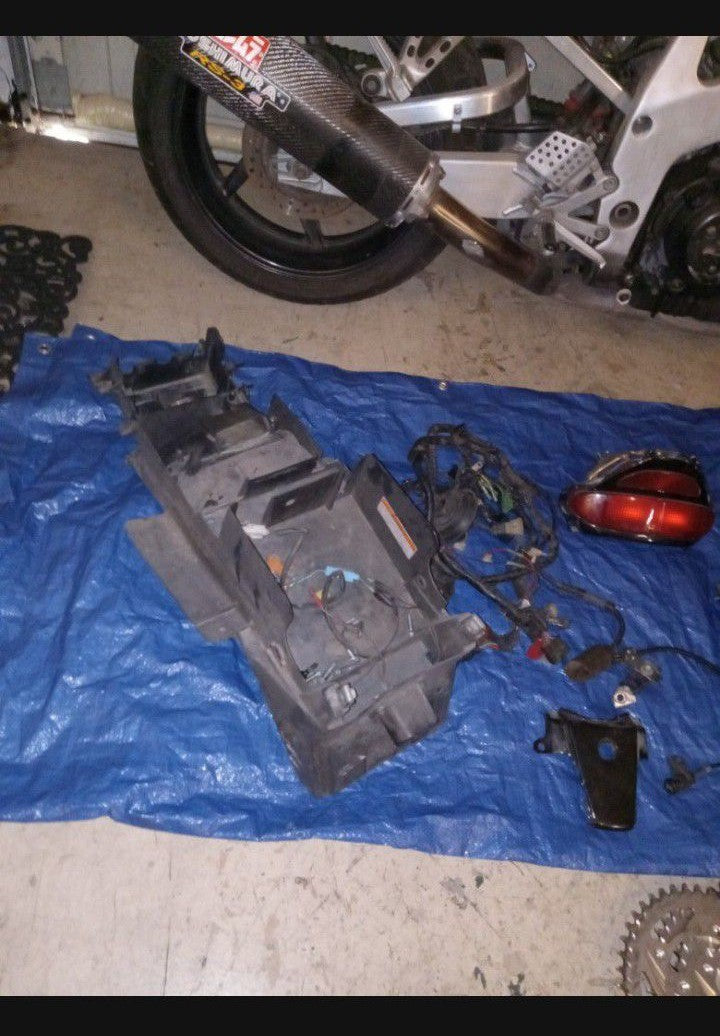 98 Honda CBR900RR 900RR CBR 900 RR Parts Bike / Mechanics Special Read Description