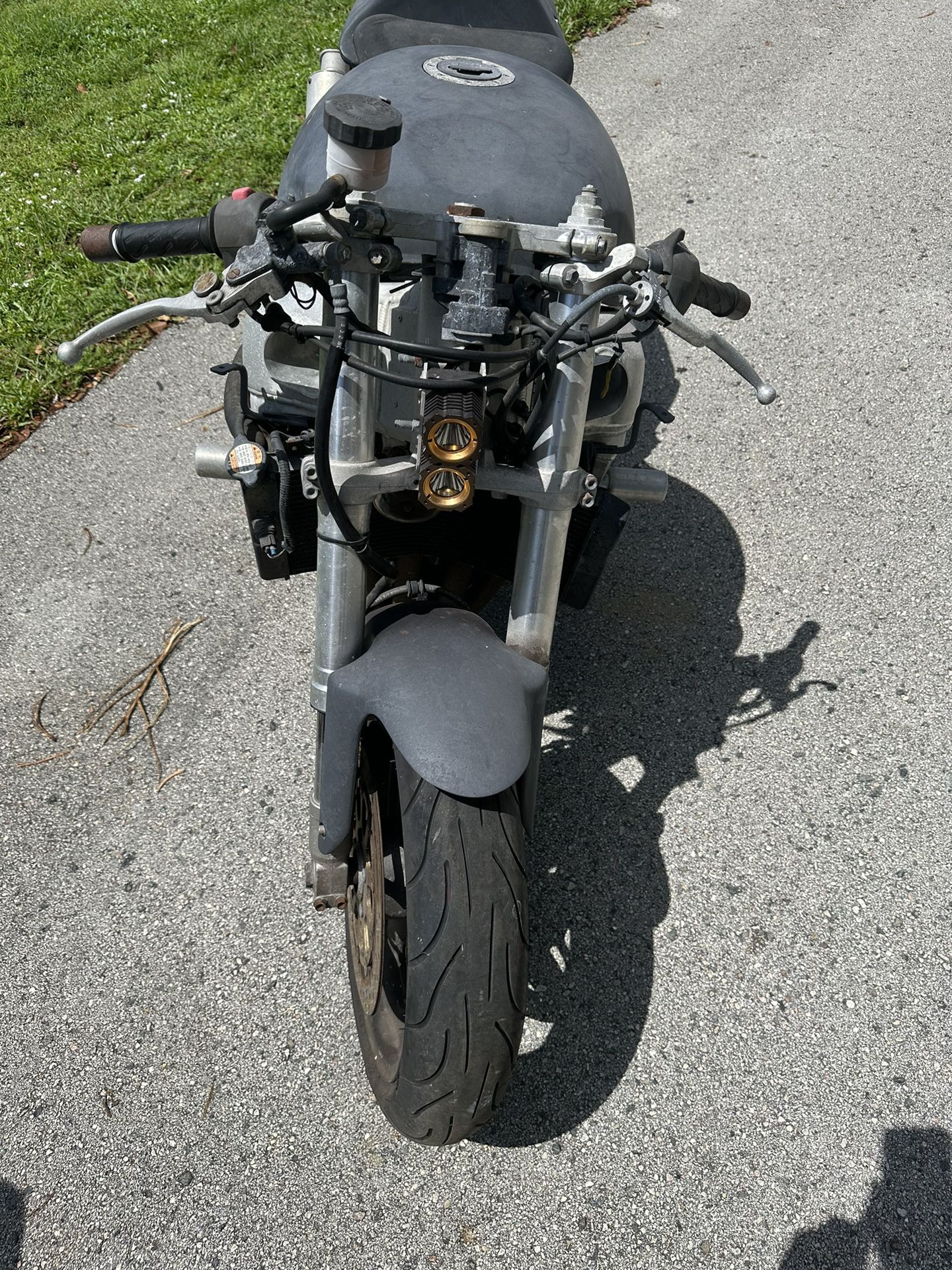 97 Suzuki GSXR 600 , Clean title, Mechanic Special , Possible Part Out